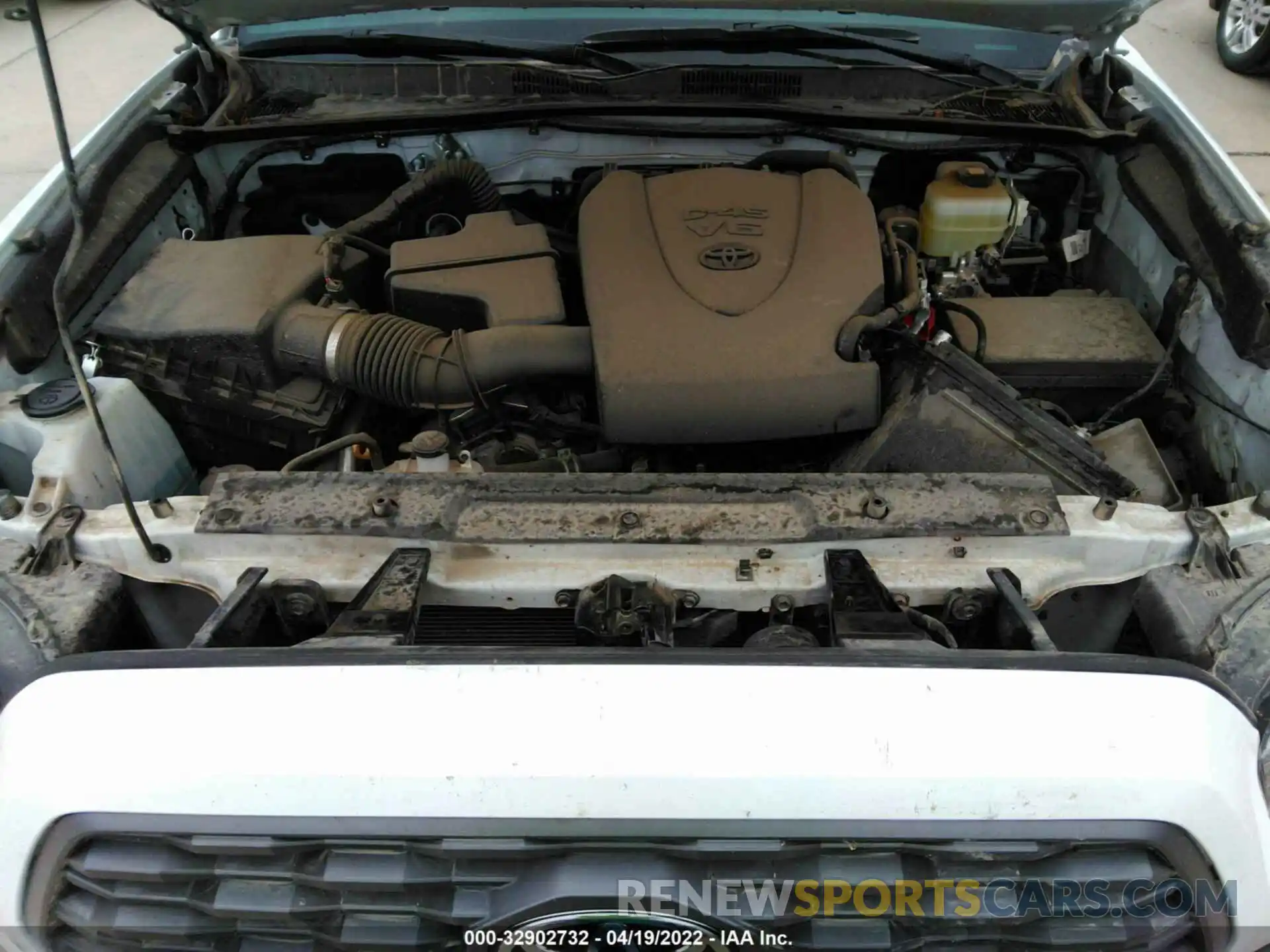 10 Photograph of a damaged car 5TFCZ5AN0MX250877 TOYOTA TACOMA 4WD 2021