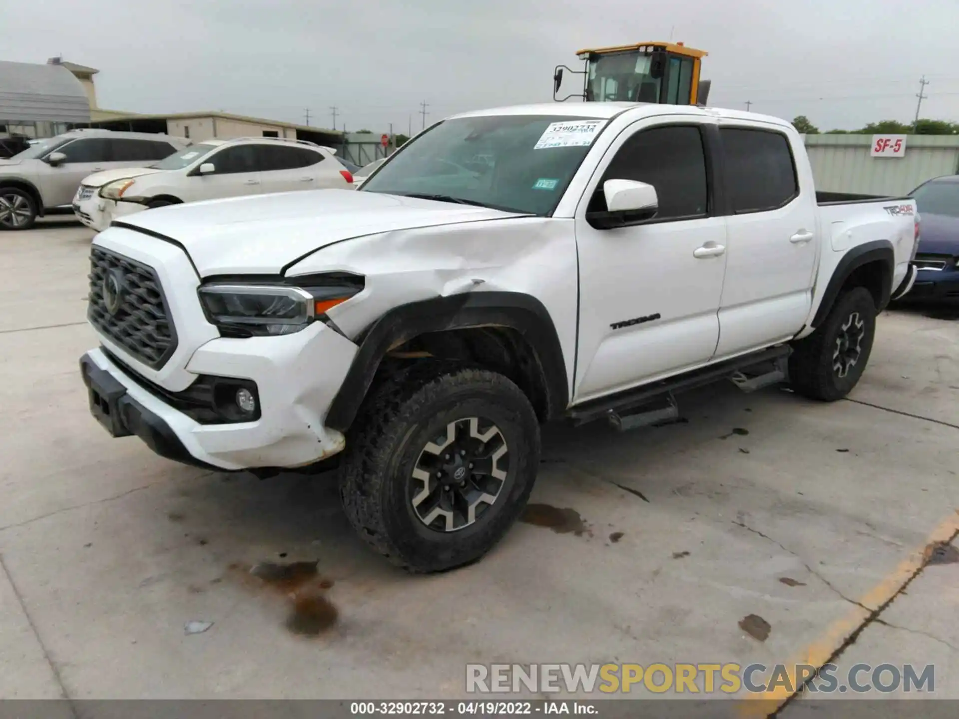 2 Photograph of a damaged car 5TFCZ5AN0MX250877 TOYOTA TACOMA 4WD 2021