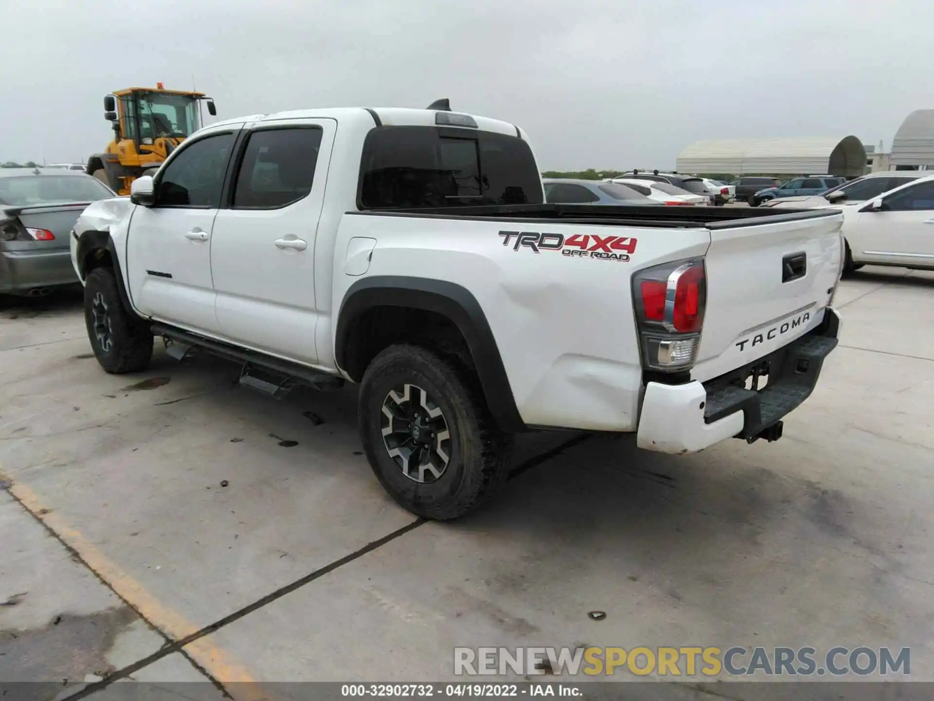 3 Фотография поврежденного автомобиля 5TFCZ5AN0MX250877 TOYOTA TACOMA 4WD 2021