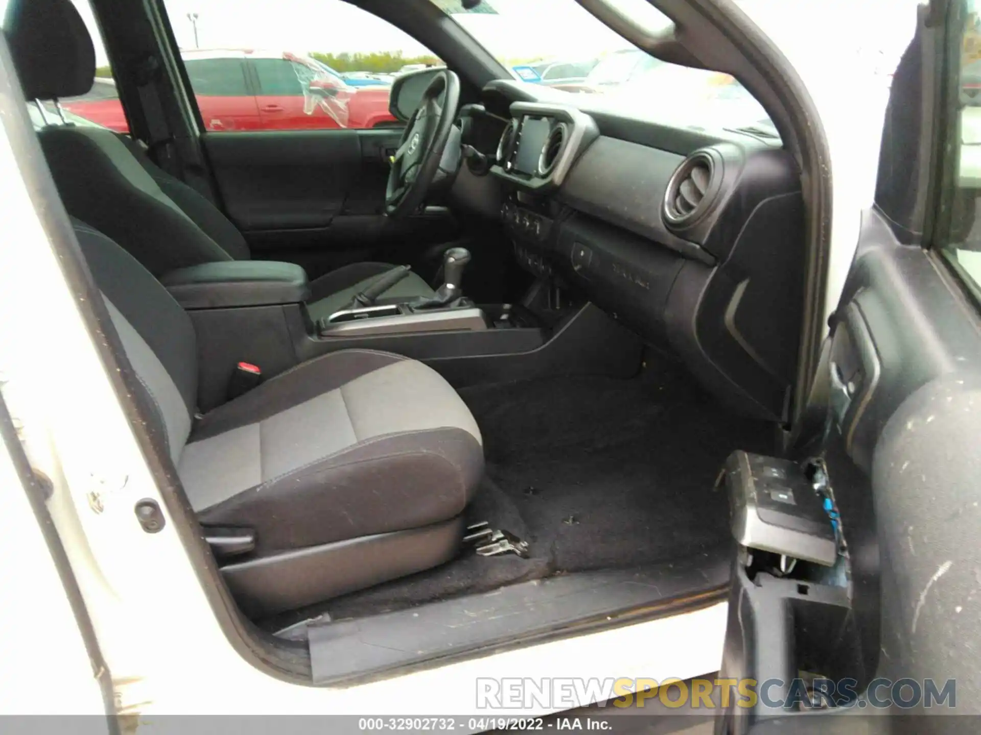 5 Photograph of a damaged car 5TFCZ5AN0MX250877 TOYOTA TACOMA 4WD 2021