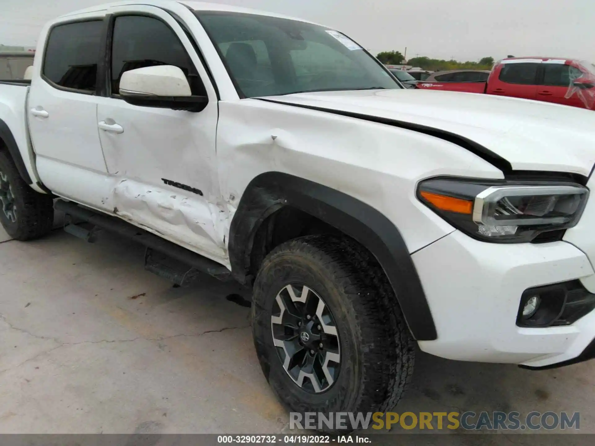 6 Photograph of a damaged car 5TFCZ5AN0MX250877 TOYOTA TACOMA 4WD 2021