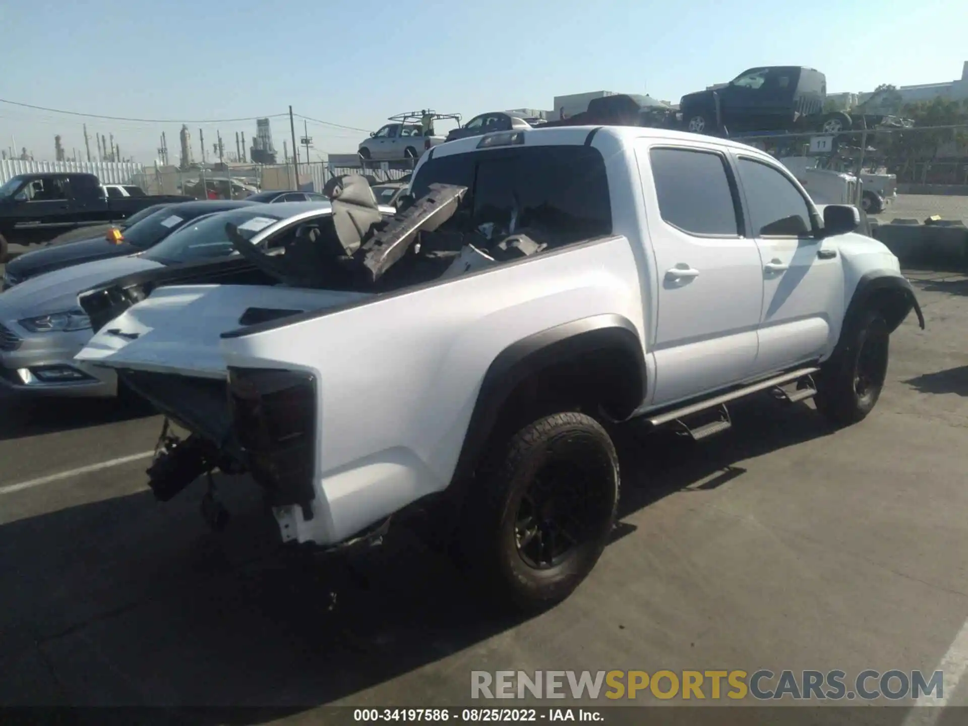 4 Photograph of a damaged car 5TFCZ5AN0MX253679 TOYOTA TACOMA 4WD 2021