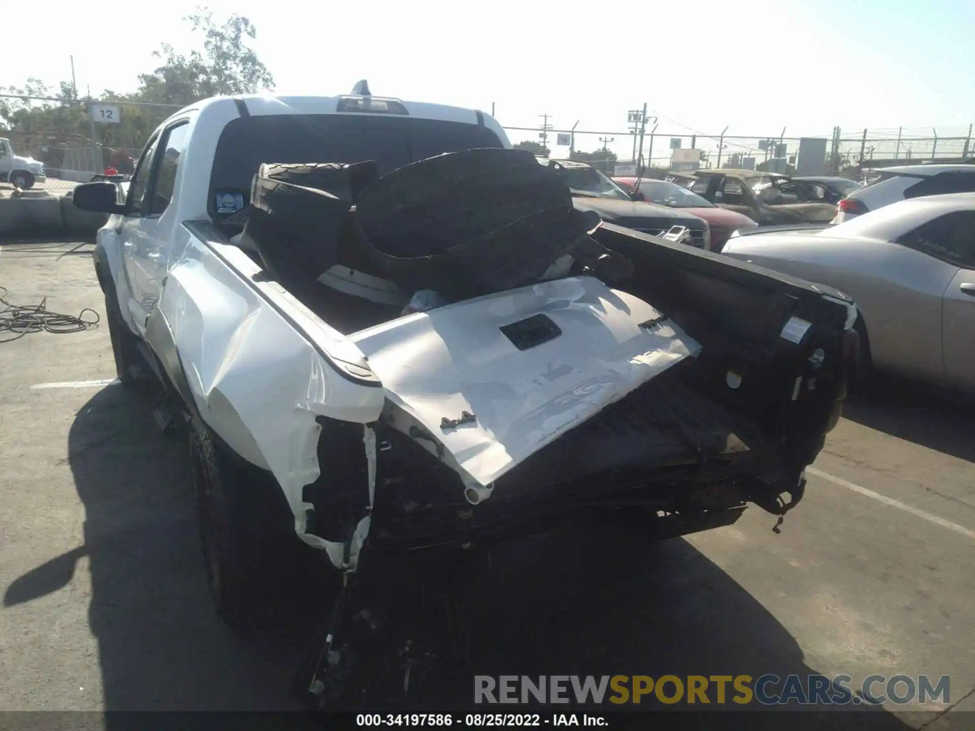 6 Photograph of a damaged car 5TFCZ5AN0MX253679 TOYOTA TACOMA 4WD 2021