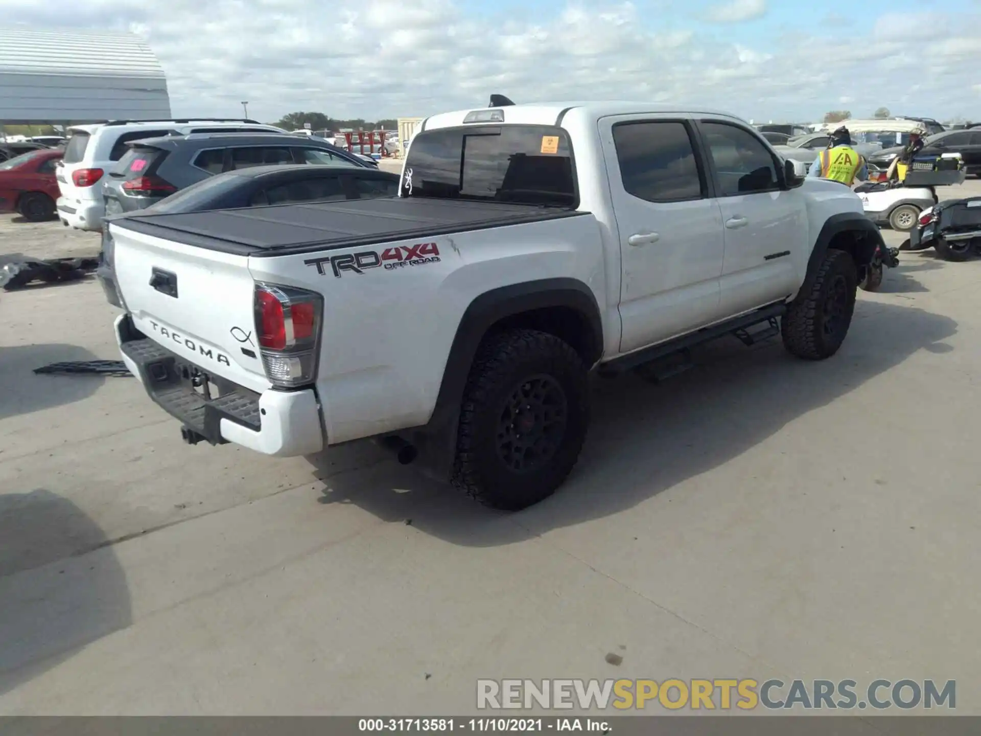 4 Фотография поврежденного автомобиля 5TFCZ5AN0MX255769 TOYOTA TACOMA 4WD 2021