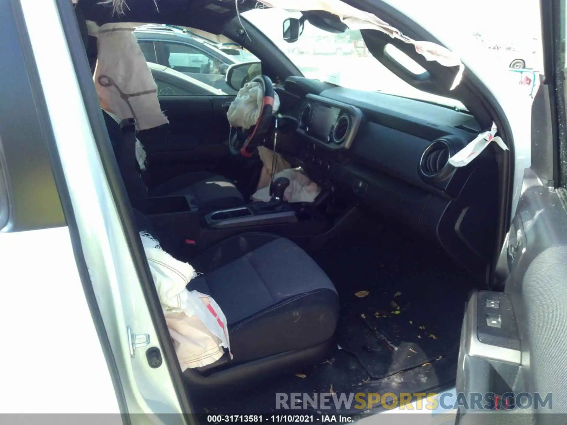 5 Photograph of a damaged car 5TFCZ5AN0MX255769 TOYOTA TACOMA 4WD 2021