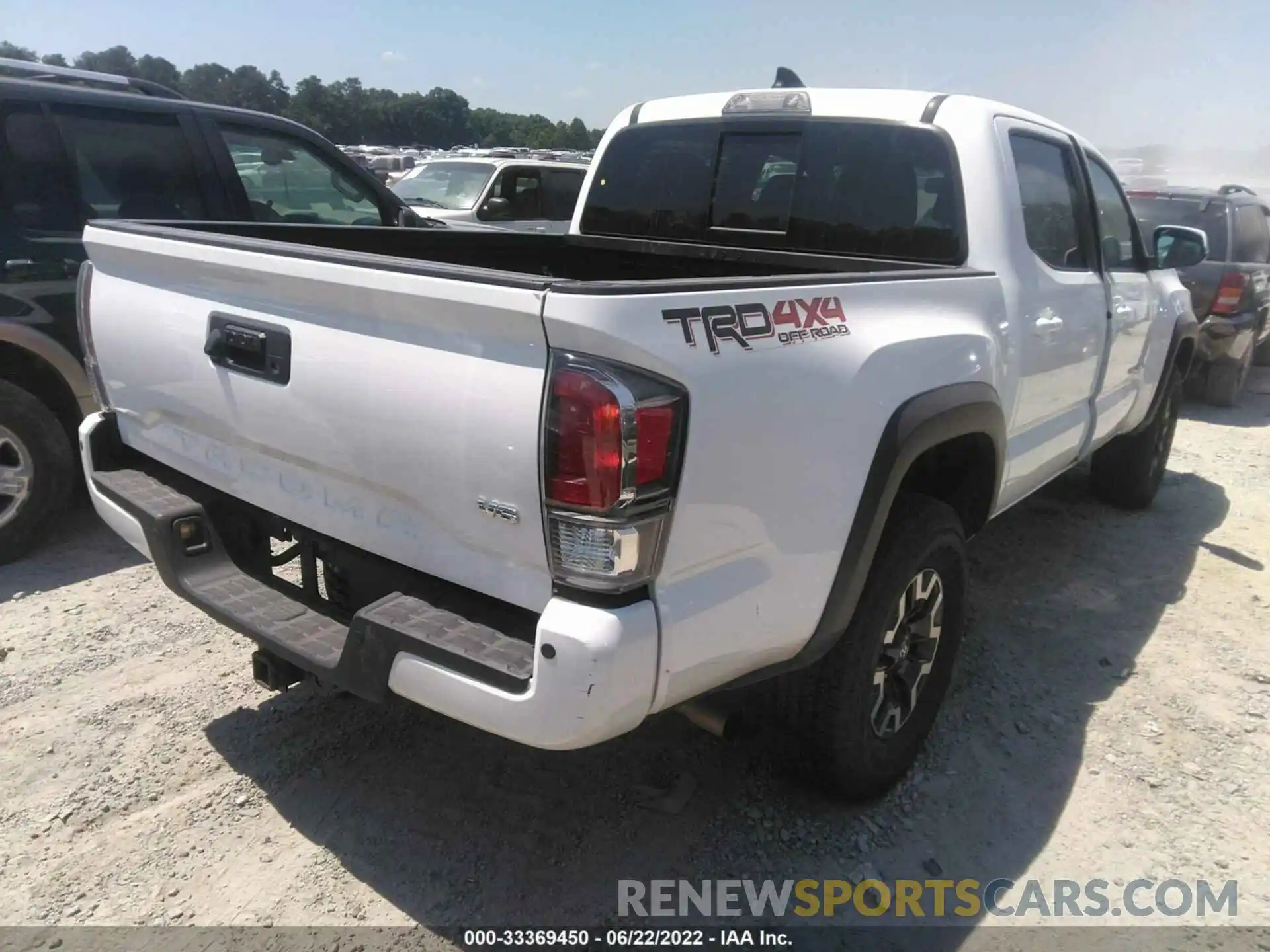 4 Photograph of a damaged car 5TFCZ5AN0MX263872 TOYOTA TACOMA 4WD 2021