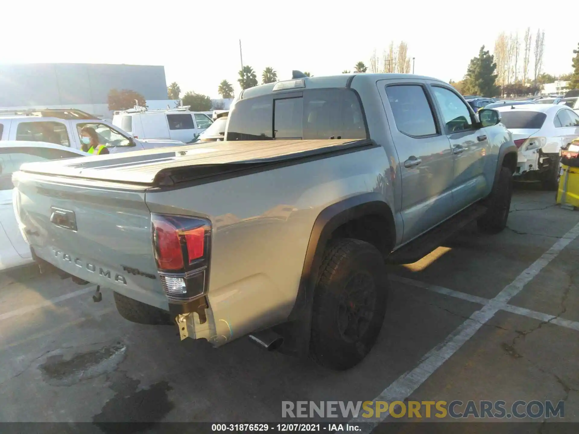 4 Фотография поврежденного автомобиля 5TFCZ5AN0MX264729 TOYOTA TACOMA 4WD 2021