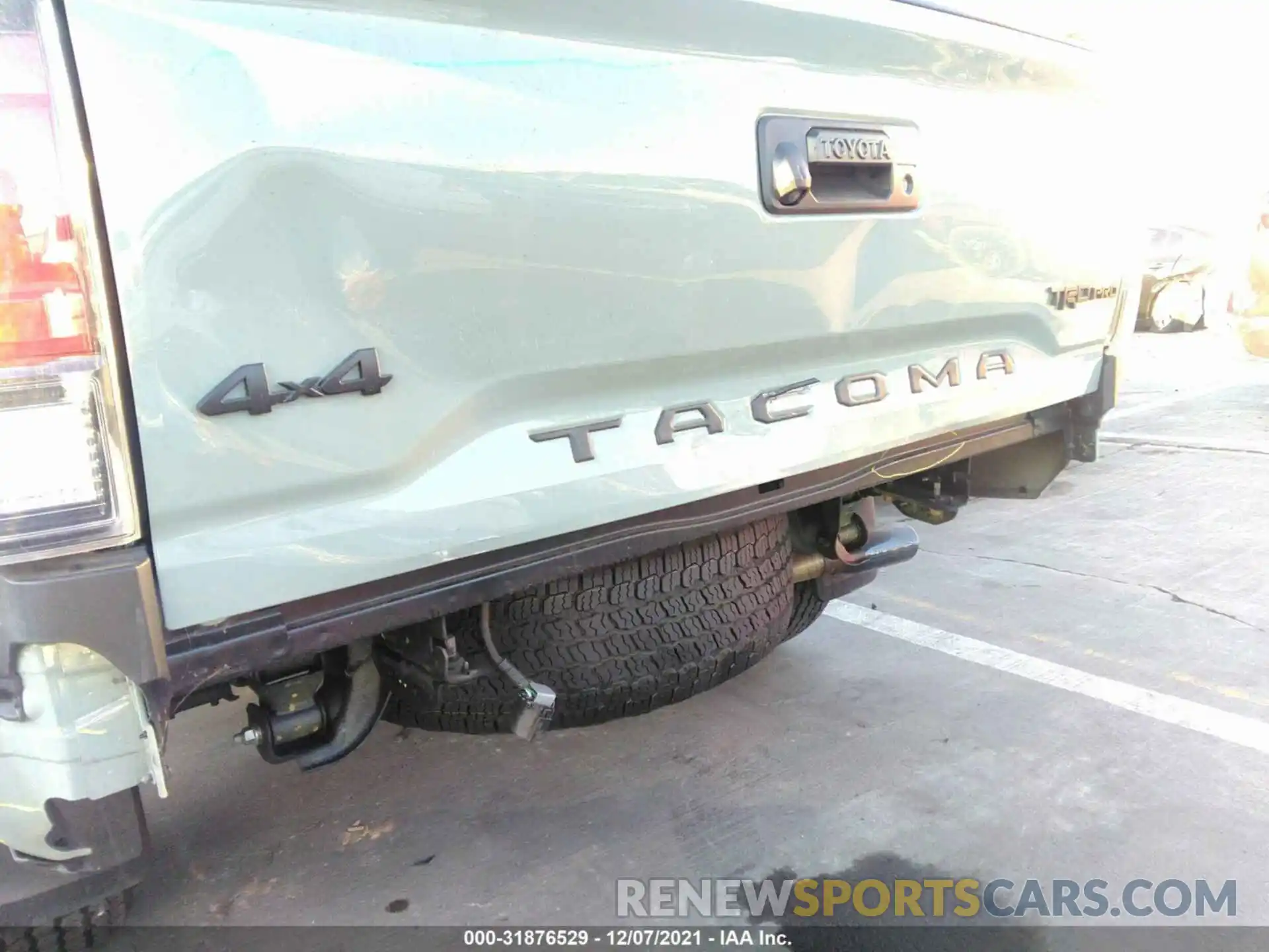 6 Photograph of a damaged car 5TFCZ5AN0MX264729 TOYOTA TACOMA 4WD 2021