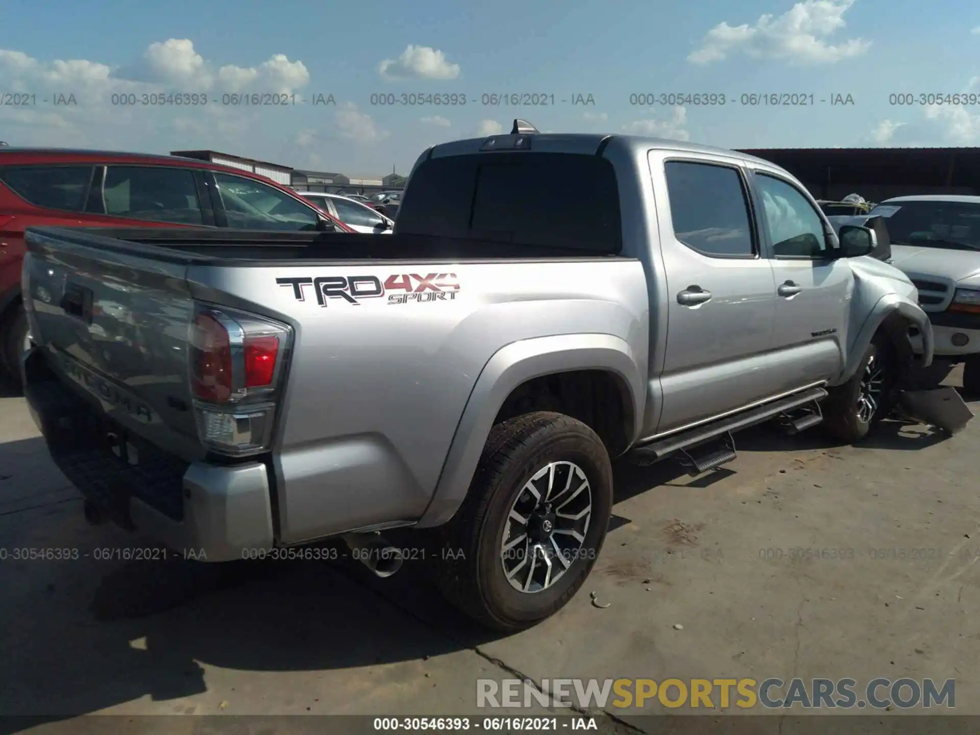 4 Фотография поврежденного автомобиля 5TFCZ5AN1MX250404 TOYOTA TACOMA 4WD 2021