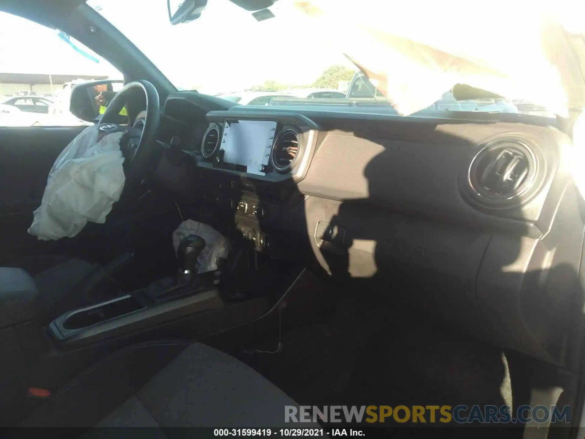 5 Photograph of a damaged car 5TFCZ5AN1MX250483 TOYOTA TACOMA 4WD 2021