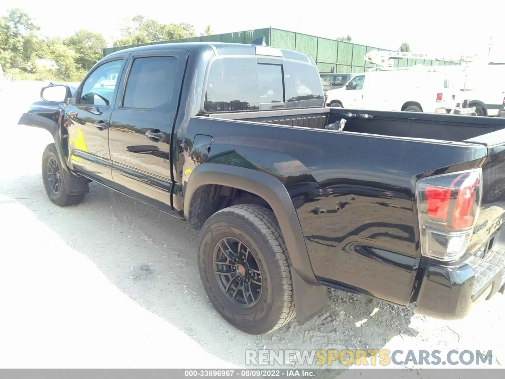 3 Фотография поврежденного автомобиля 5TFCZ5AN1MX250662 TOYOTA TACOMA 4WD 2021