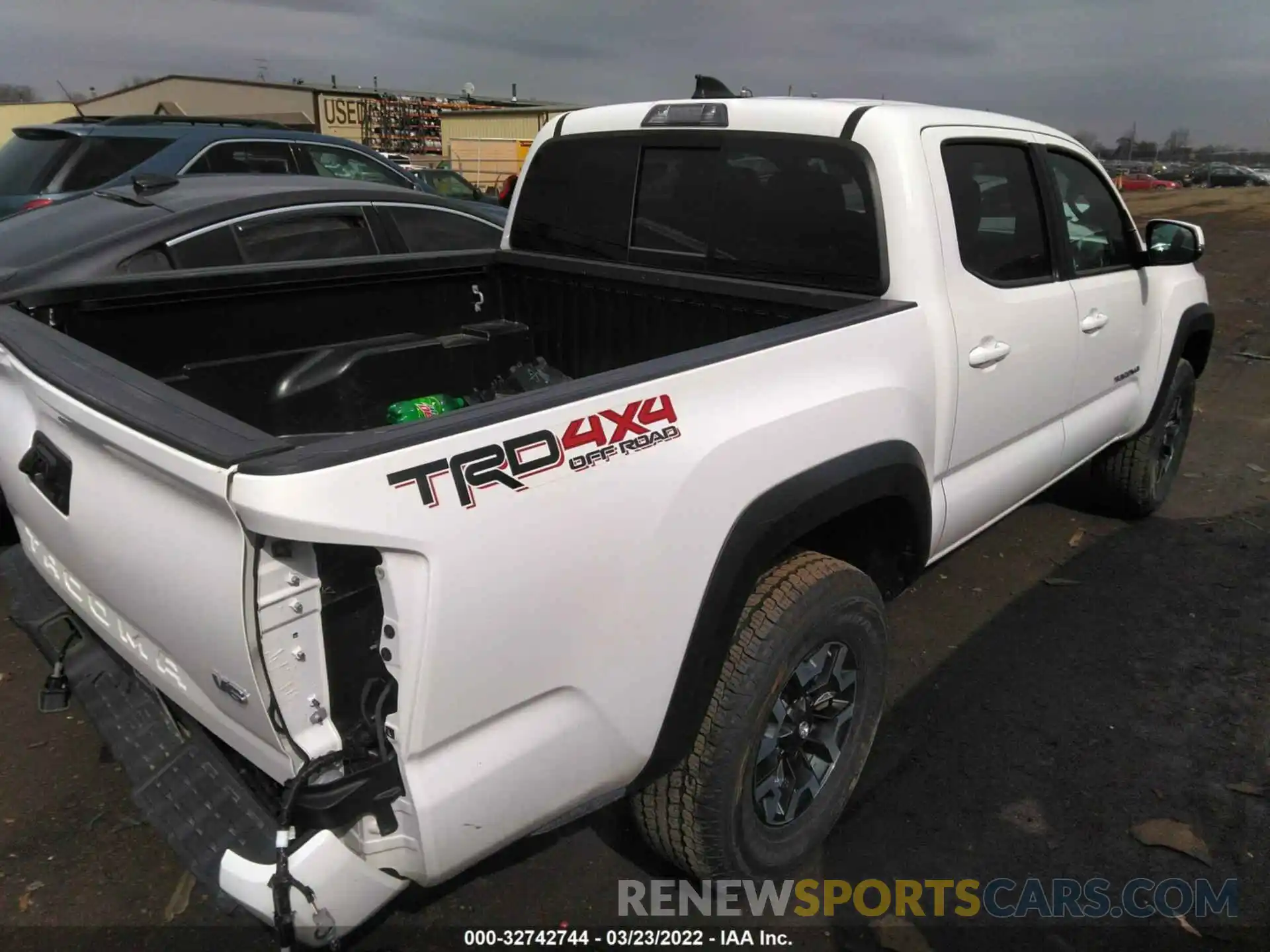 4 Фотография поврежденного автомобиля 5TFCZ5AN1MX260270 TOYOTA TACOMA 4WD 2021