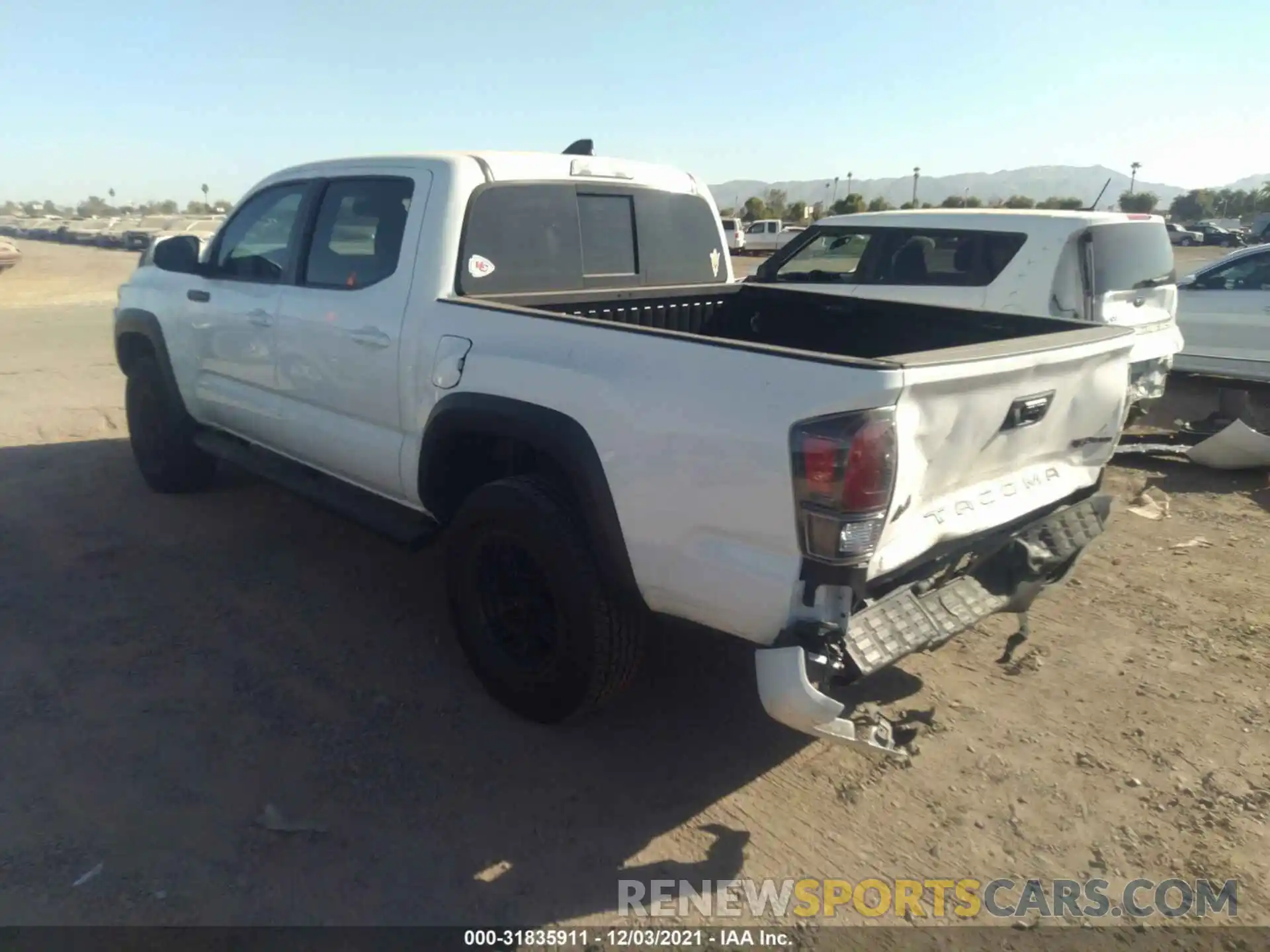 3 Фотография поврежденного автомобиля 5TFCZ5AN1MX264786 TOYOTA TACOMA 4WD 2021