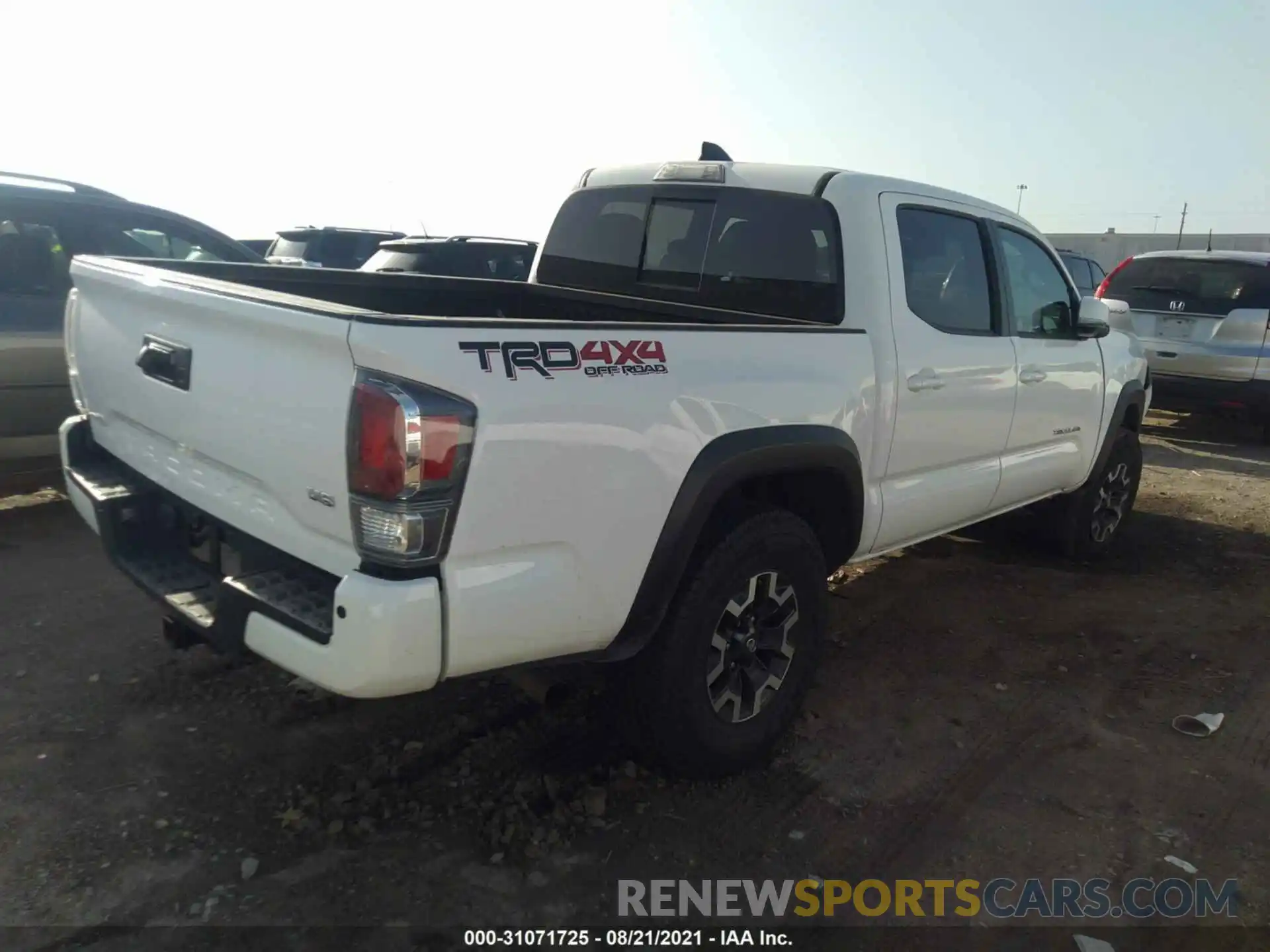 4 Фотография поврежденного автомобиля 5TFCZ5AN1MX268773 TOYOTA TACOMA 4WD 2021