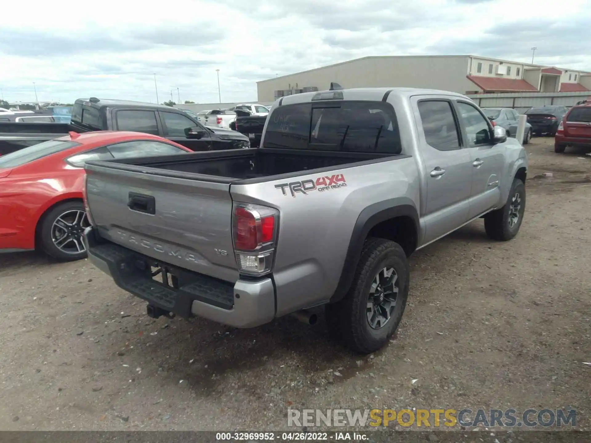 4 Фотография поврежденного автомобиля 5TFCZ5AN1MX268997 TOYOTA TACOMA 4WD 2021