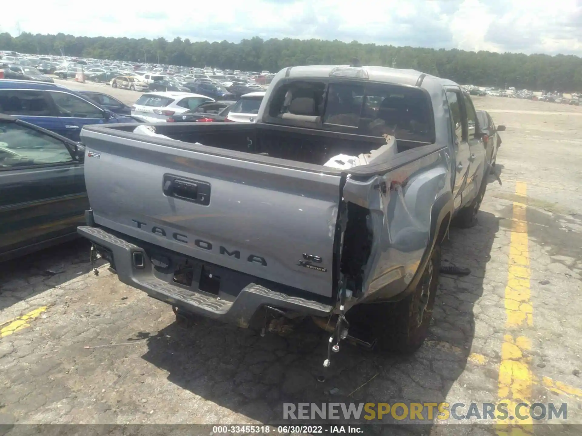 4 Photograph of a damaged car 5TFCZ5AN1MX271396 TOYOTA TACOMA 4WD 2021