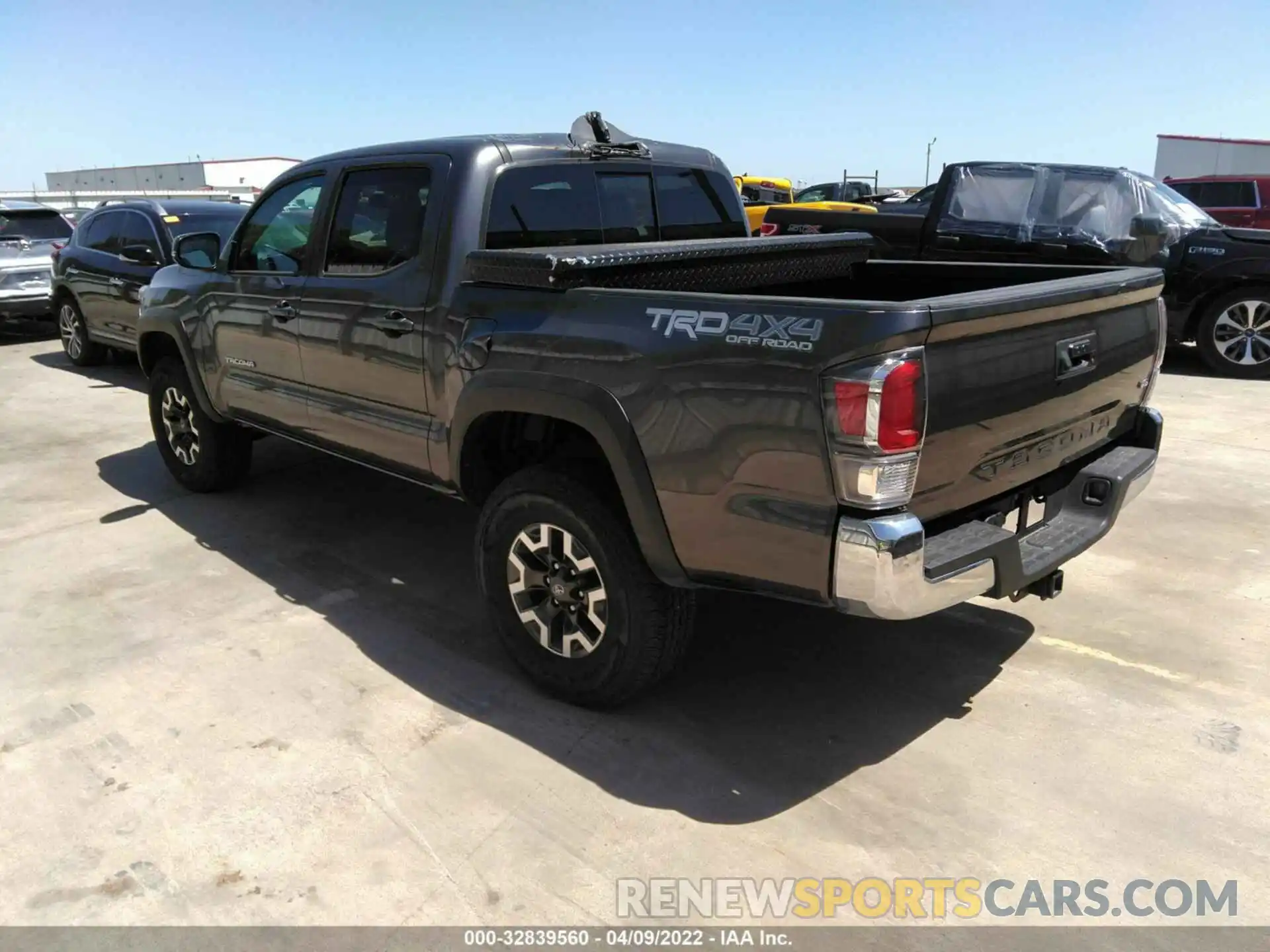 3 Photograph of a damaged car 5TFCZ5AN1MX271964 TOYOTA TACOMA 4WD 2021