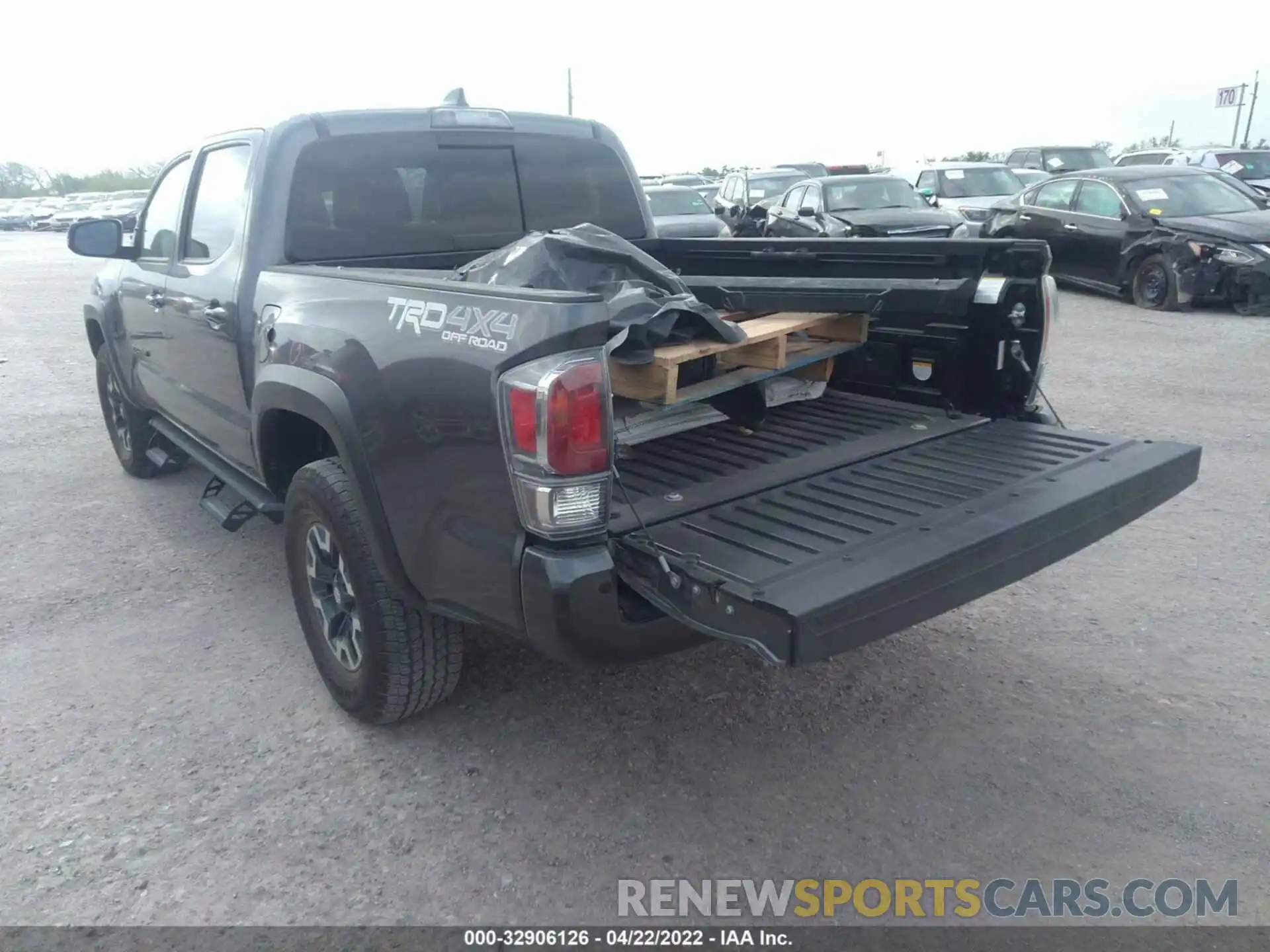 3 Фотография поврежденного автомобиля 5TFCZ5AN2MX250816 TOYOTA TACOMA 4WD 2021