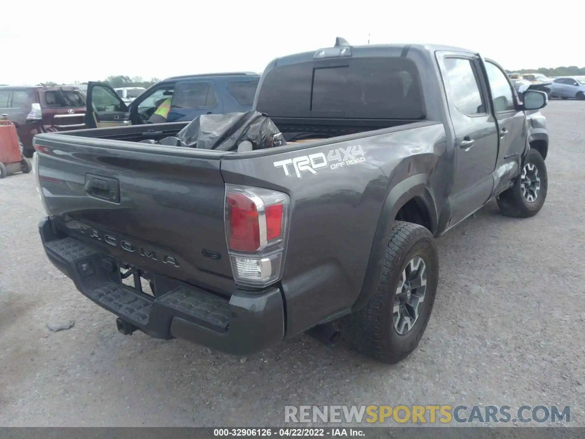 4 Фотография поврежденного автомобиля 5TFCZ5AN2MX250816 TOYOTA TACOMA 4WD 2021