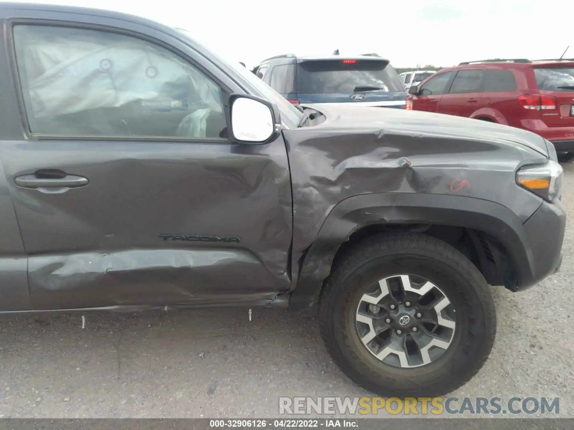 6 Photograph of a damaged car 5TFCZ5AN2MX250816 TOYOTA TACOMA 4WD 2021