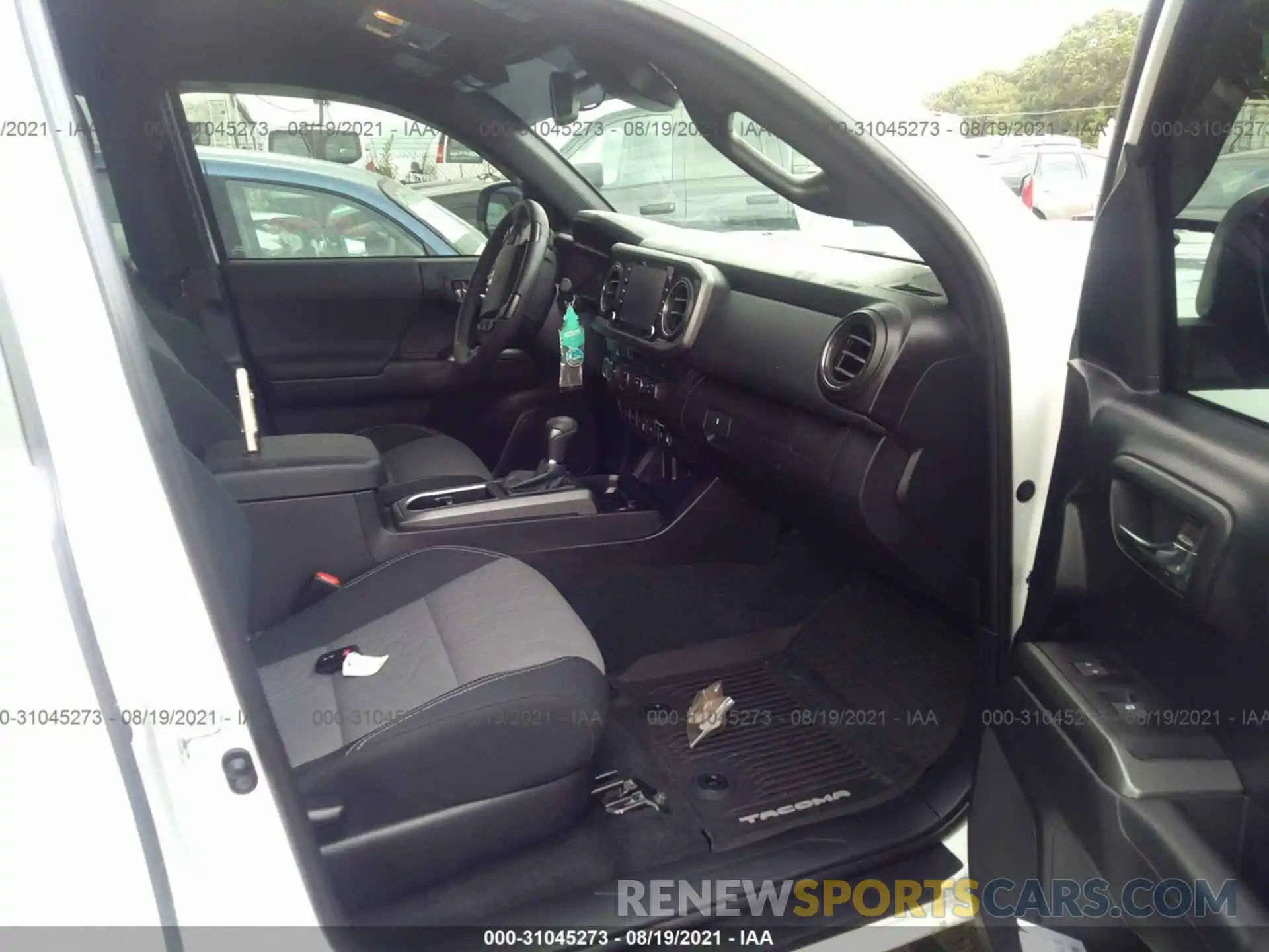 5 Photograph of a damaged car 5TFCZ5AN2MX251822 TOYOTA TACOMA 4WD 2021