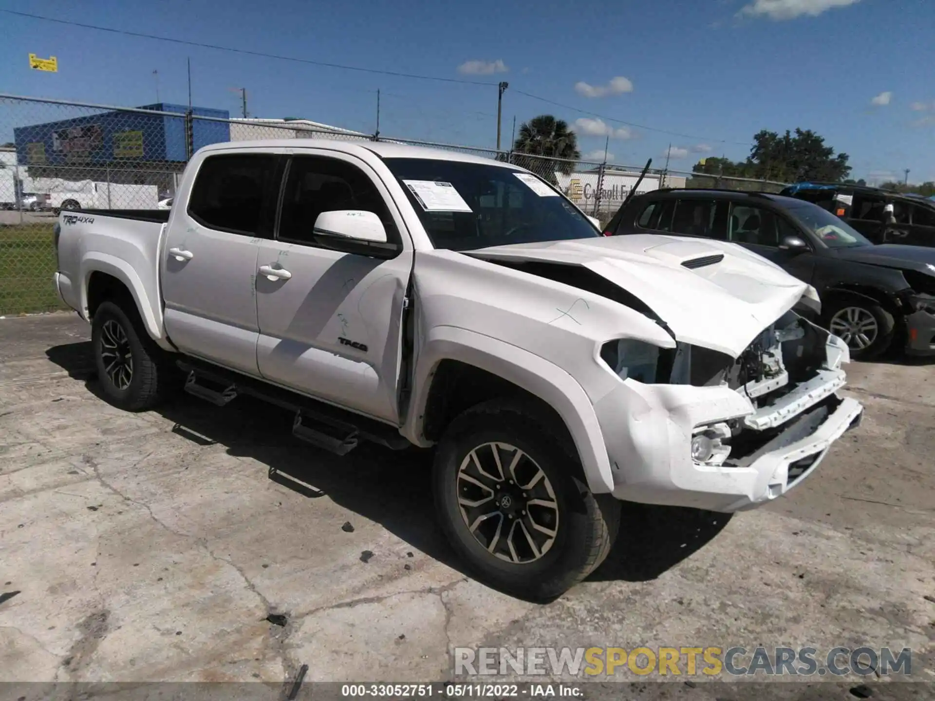 1 Фотография поврежденного автомобиля 5TFCZ5AN2MX256180 TOYOTA TACOMA 4WD 2021