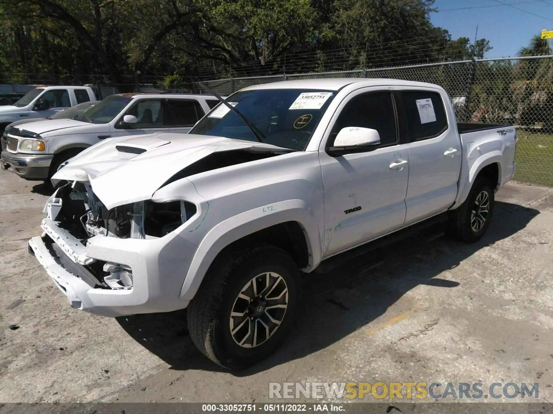 2 Фотография поврежденного автомобиля 5TFCZ5AN2MX256180 TOYOTA TACOMA 4WD 2021