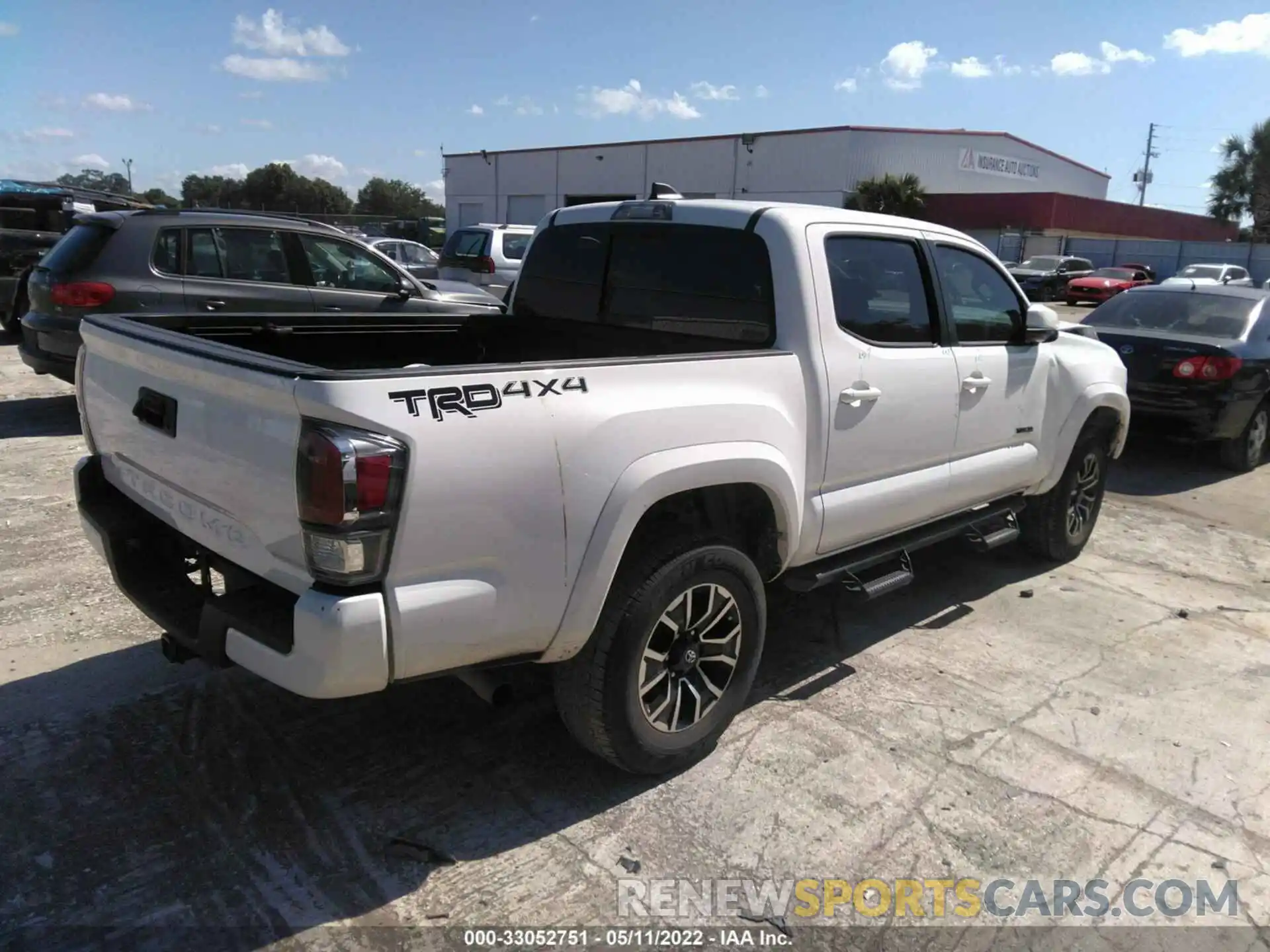 4 Фотография поврежденного автомобиля 5TFCZ5AN2MX256180 TOYOTA TACOMA 4WD 2021