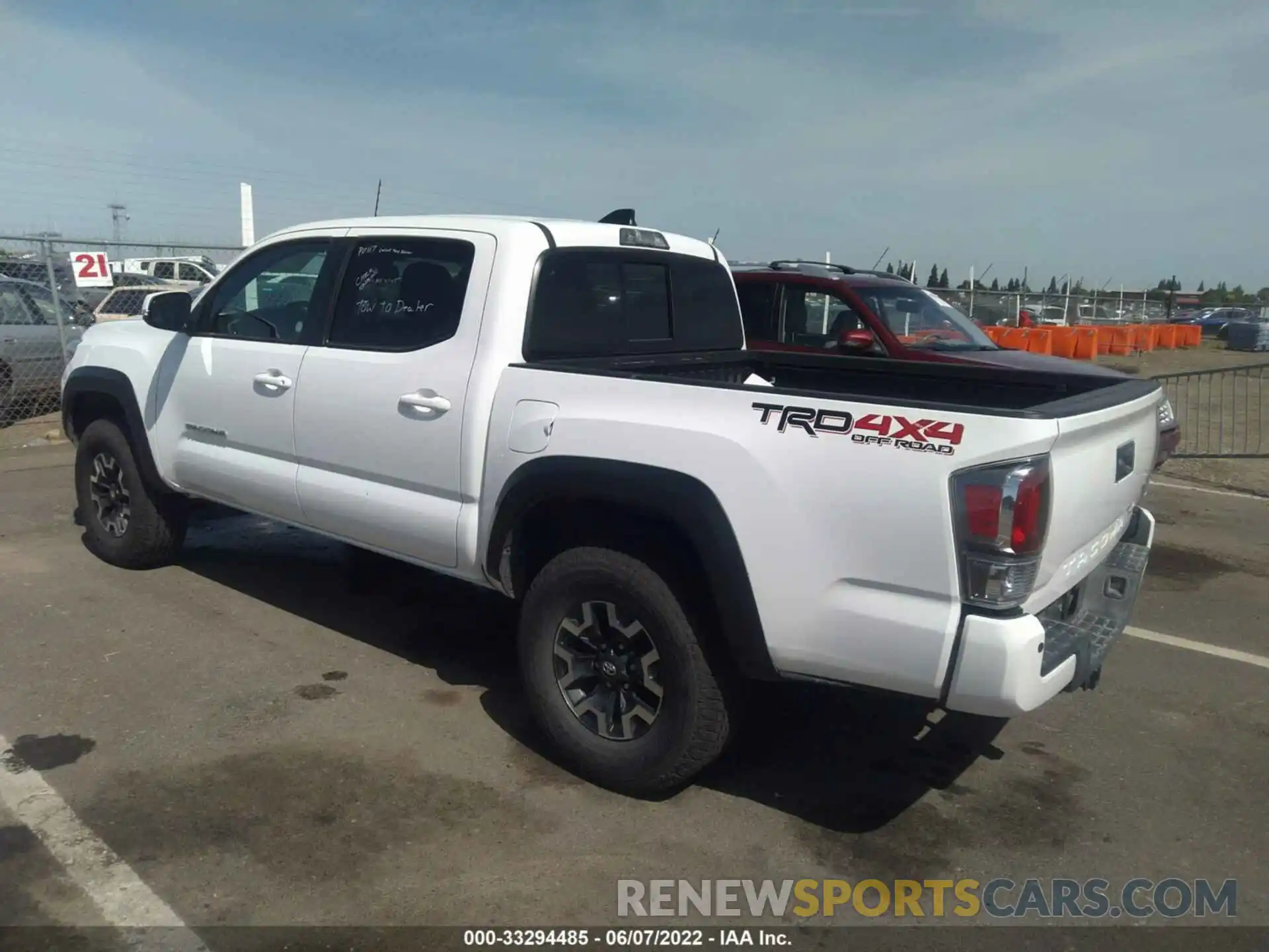 3 Photograph of a damaged car 5TFCZ5AN2MX258611 TOYOTA TACOMA 4WD 2021