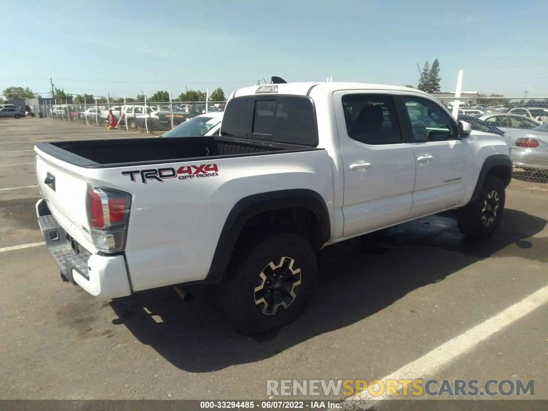 4 Фотография поврежденного автомобиля 5TFCZ5AN2MX258611 TOYOTA TACOMA 4WD 2021