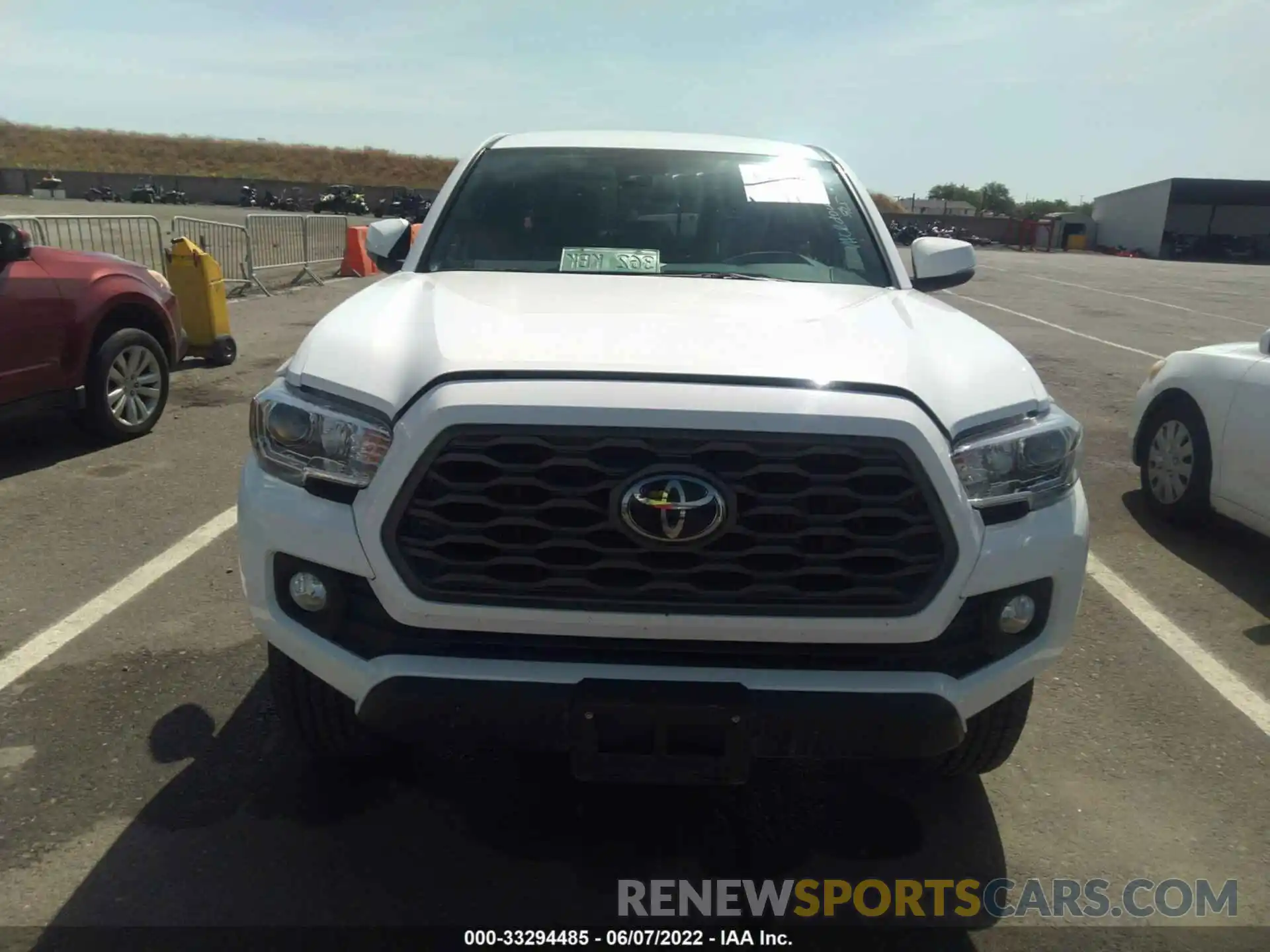 6 Photograph of a damaged car 5TFCZ5AN2MX258611 TOYOTA TACOMA 4WD 2021