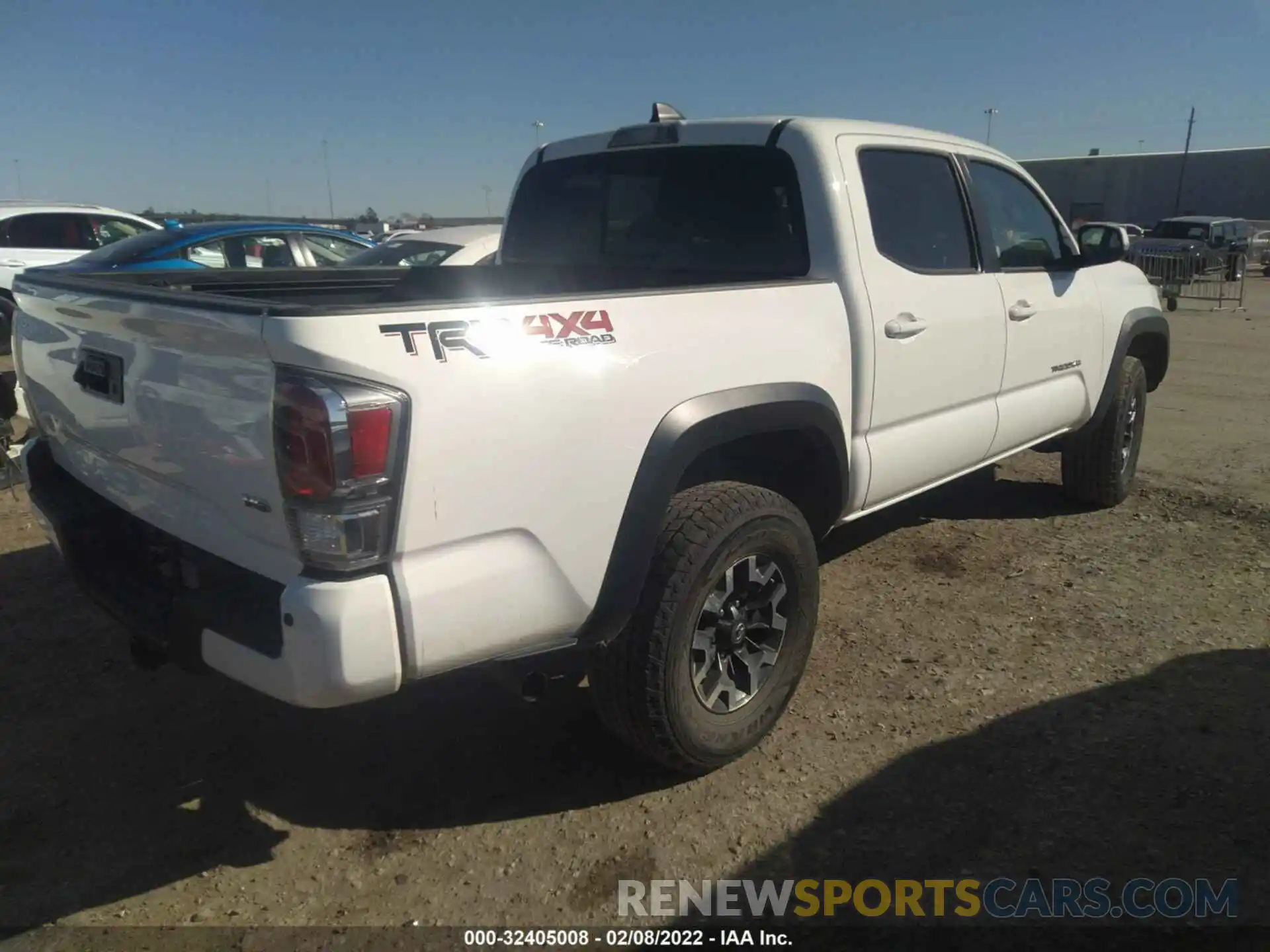 4 Photograph of a damaged car 5TFCZ5AN2MX258687 TOYOTA TACOMA 4WD 2021