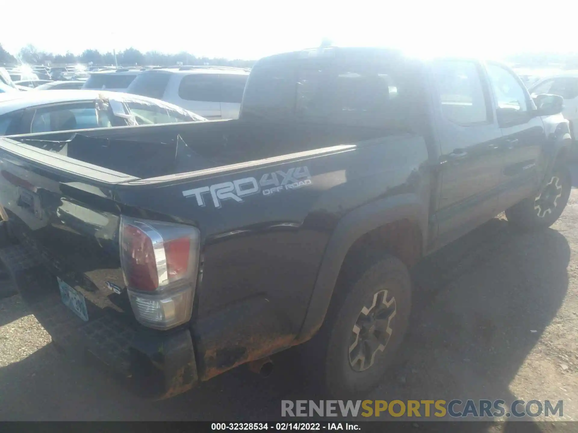 4 Photograph of a damaged car 5TFCZ5AN2MX258785 TOYOTA TACOMA 4WD 2021