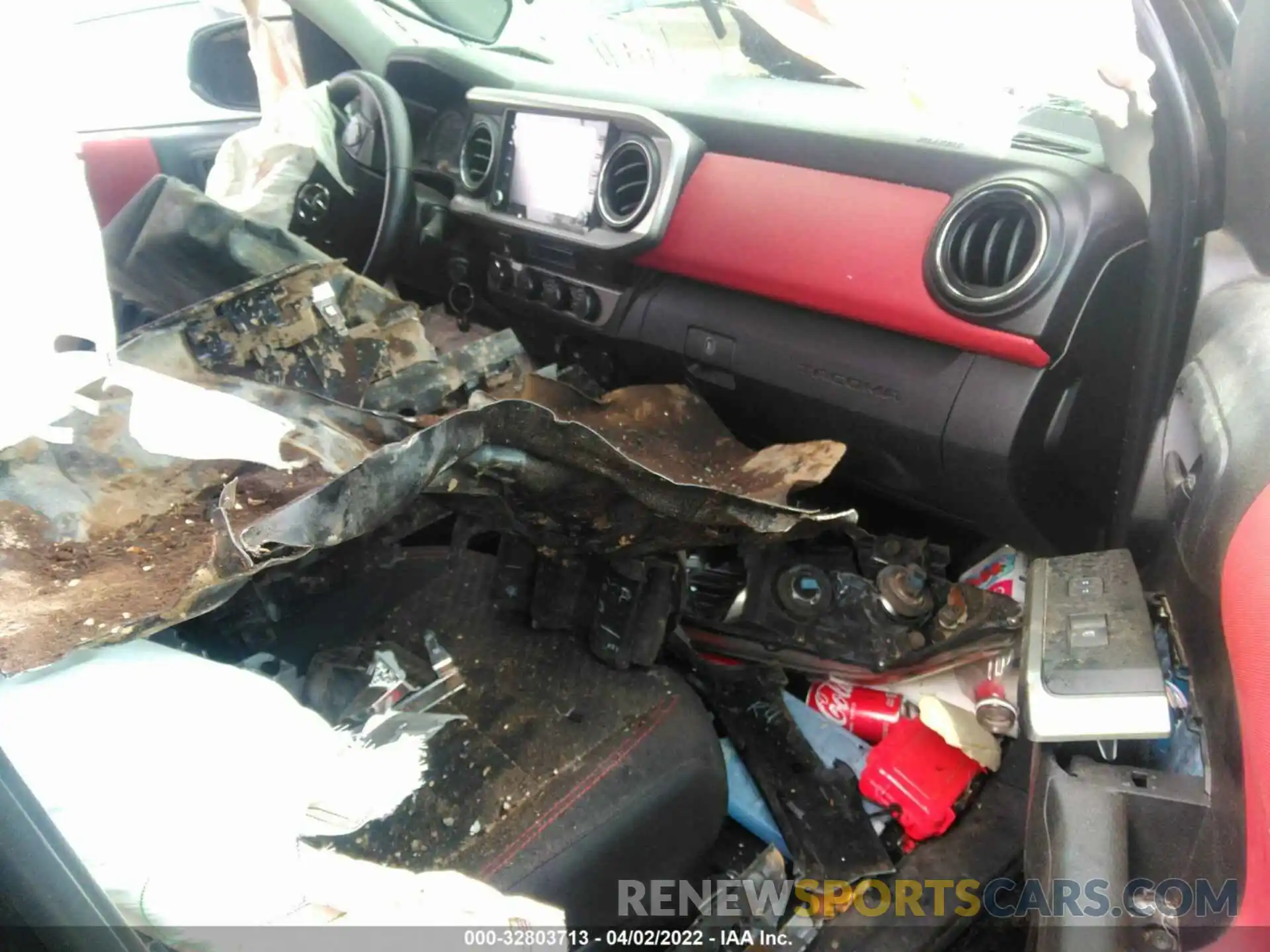 5 Photograph of a damaged car 5TFCZ5AN2MX264523 TOYOTA TACOMA 4WD 2021