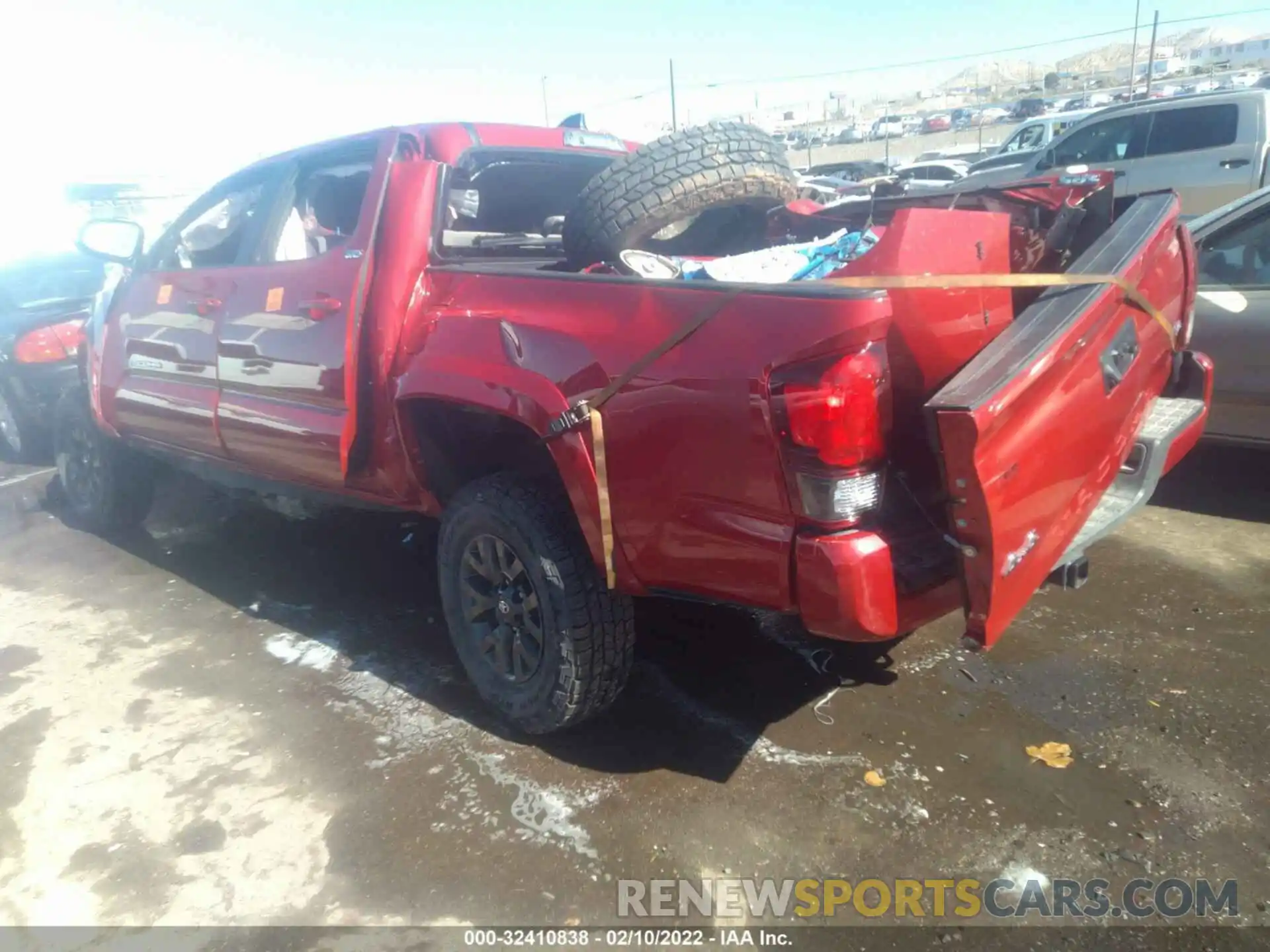 3 Photograph of a damaged car 5TFCZ5AN2MX265977 TOYOTA TACOMA 4WD 2021