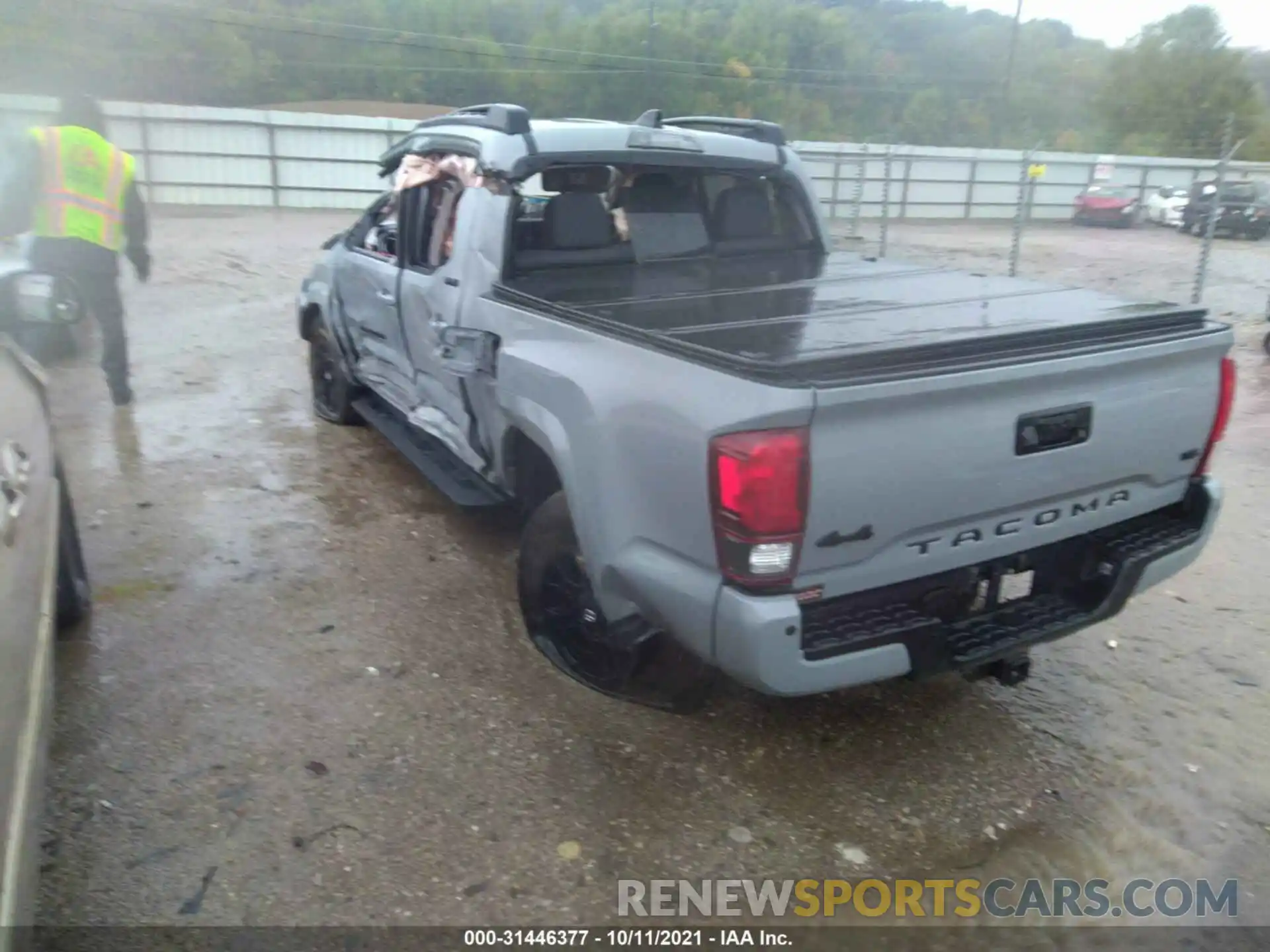 3 Фотография поврежденного автомобиля 5TFCZ5AN2MX266210 TOYOTA TACOMA 4WD 2021