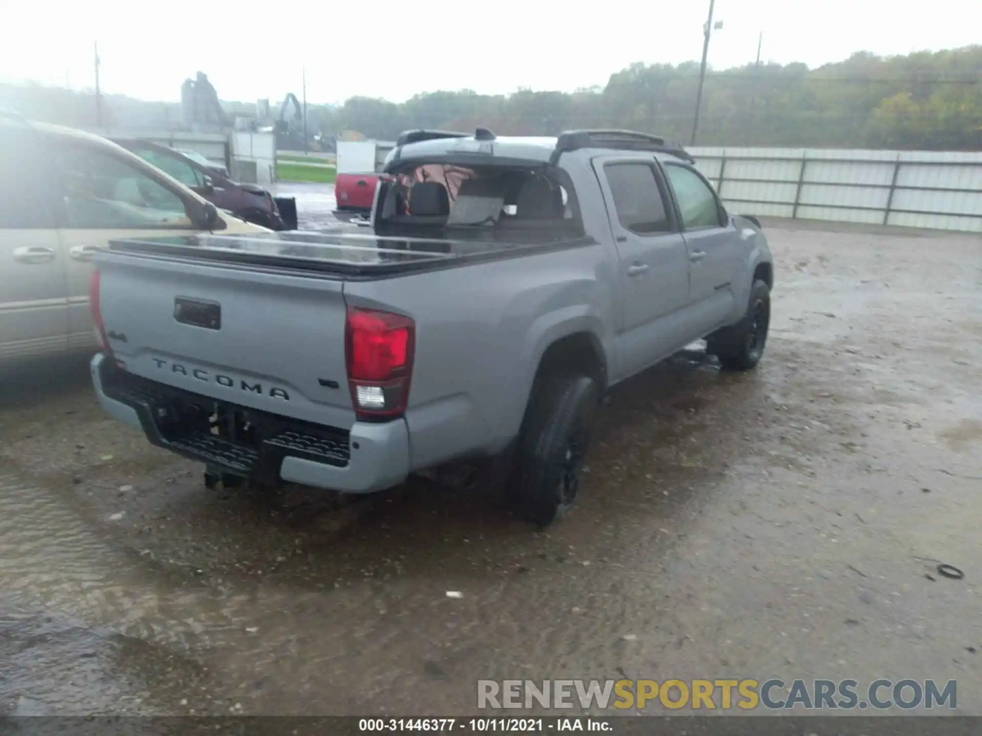 4 Фотография поврежденного автомобиля 5TFCZ5AN2MX266210 TOYOTA TACOMA 4WD 2021