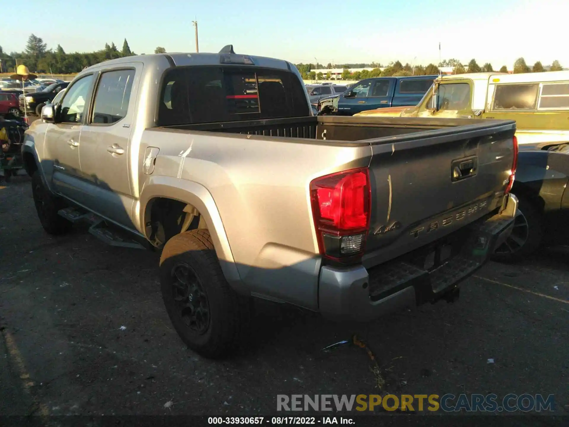 3 Фотография поврежденного автомобиля 5TFCZ5AN2MX281323 TOYOTA TACOMA 4WD 2021