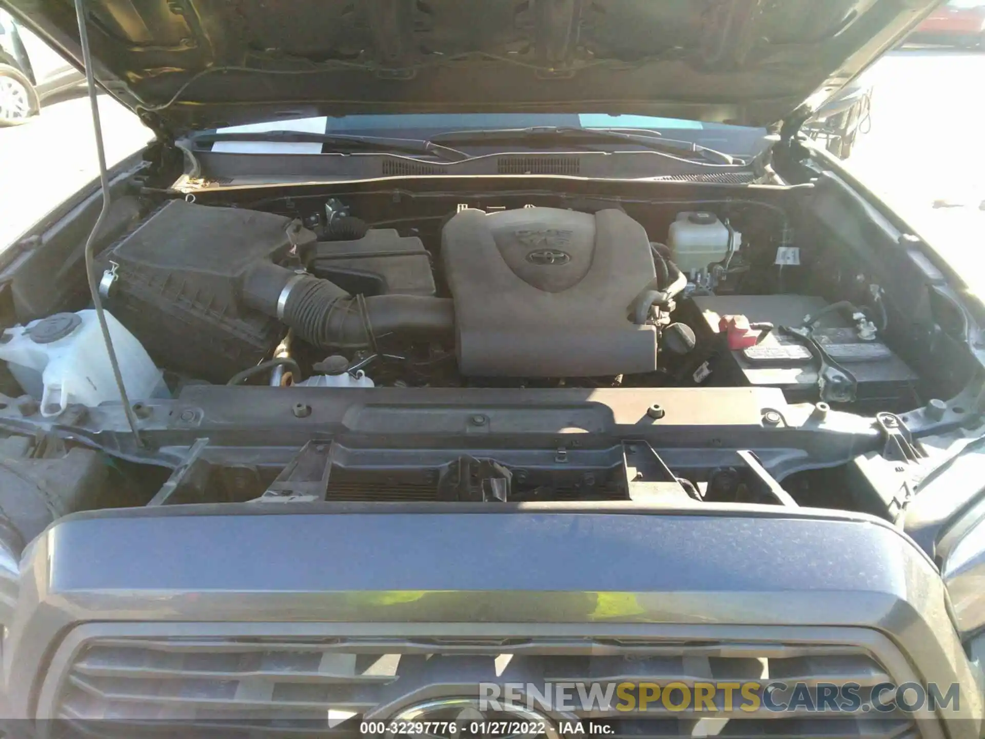 10 Photograph of a damaged car 5TFCZ5AN3MX245611 TOYOTA TACOMA 4WD 2021