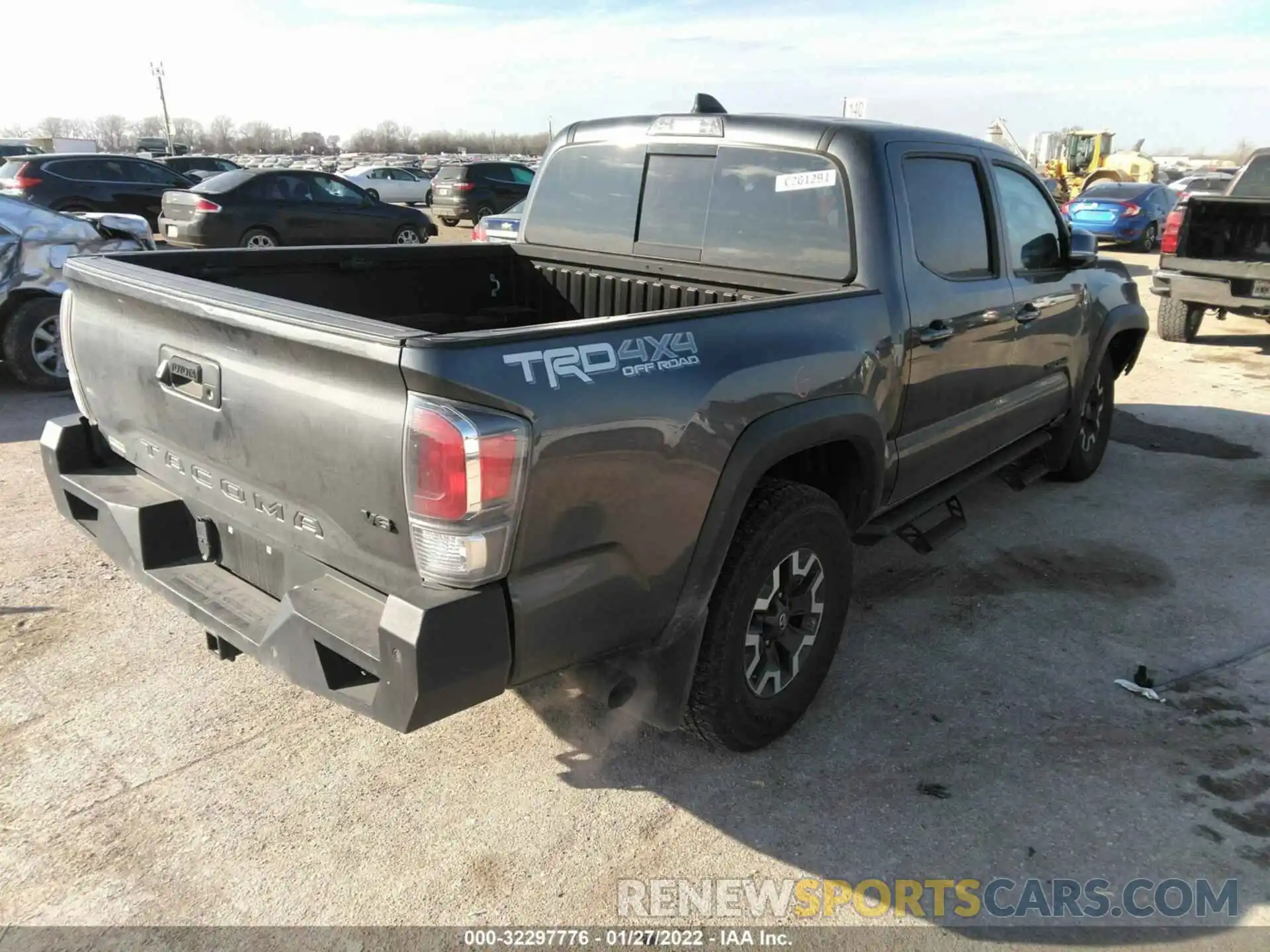 4 Фотография поврежденного автомобиля 5TFCZ5AN3MX245611 TOYOTA TACOMA 4WD 2021