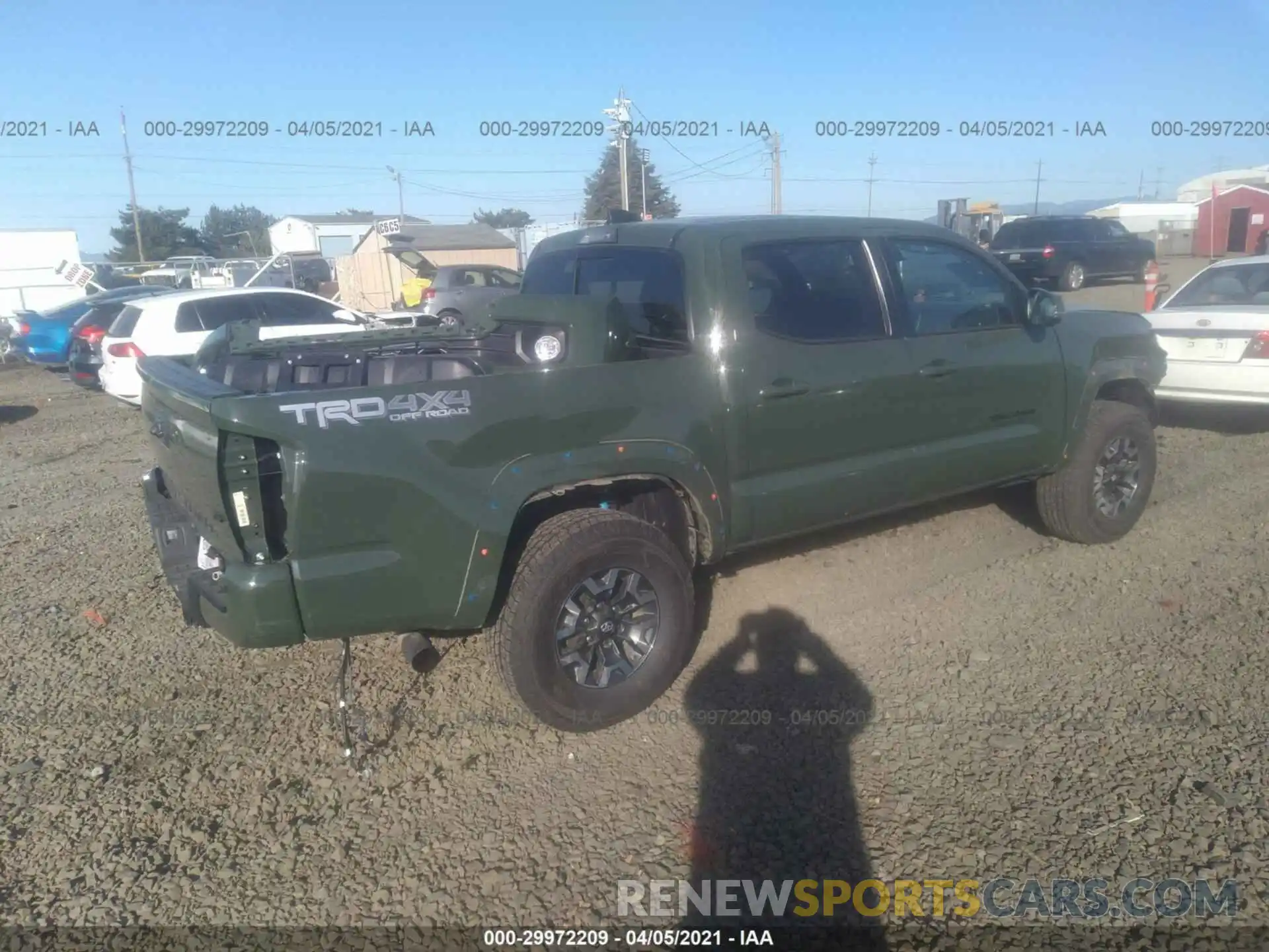 4 Photograph of a damaged car 5TFCZ5AN3MX246323 TOYOTA TACOMA 4WD 2021