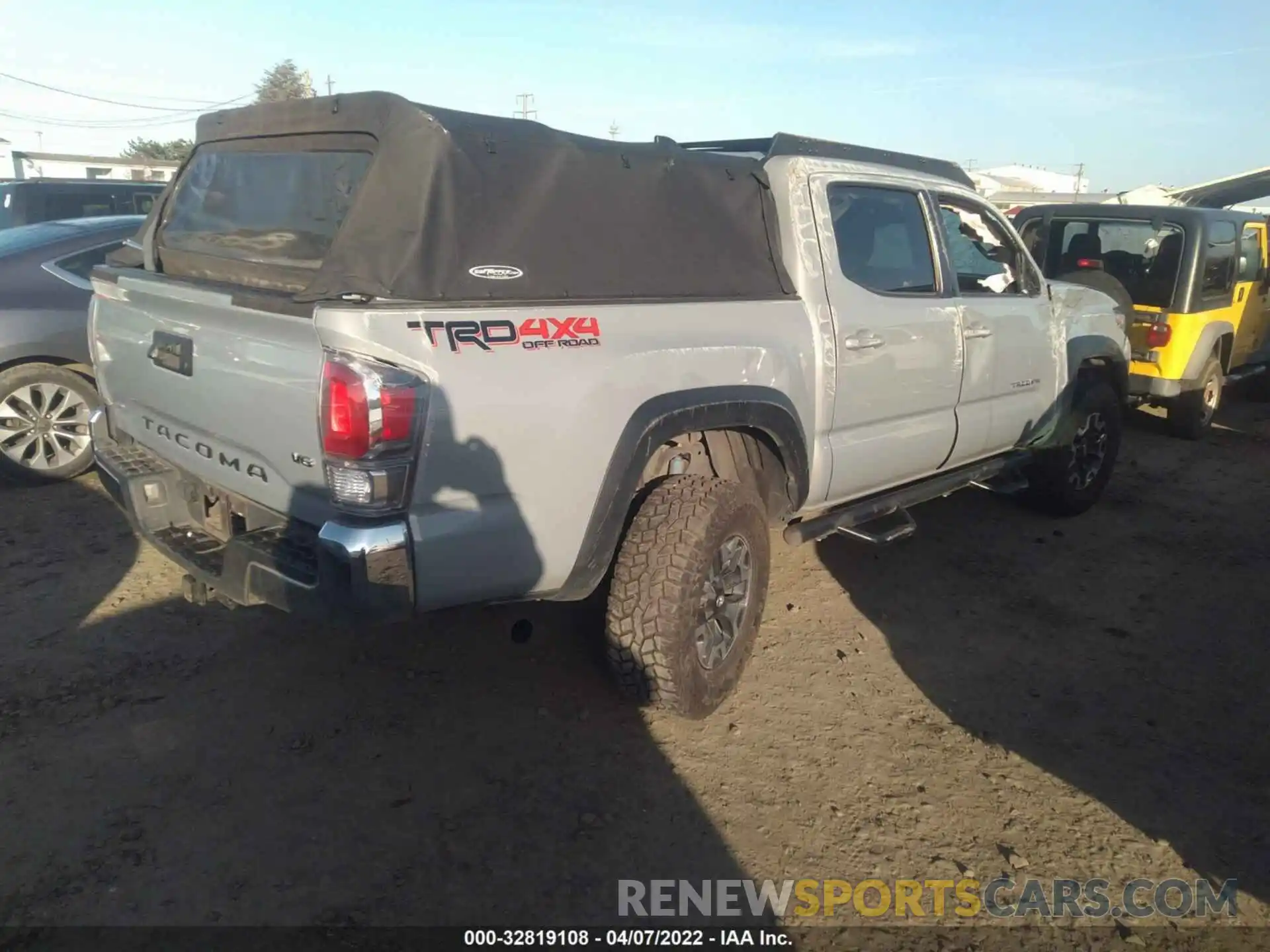 4 Фотография поврежденного автомобиля 5TFCZ5AN3MX254020 TOYOTA TACOMA 4WD 2021