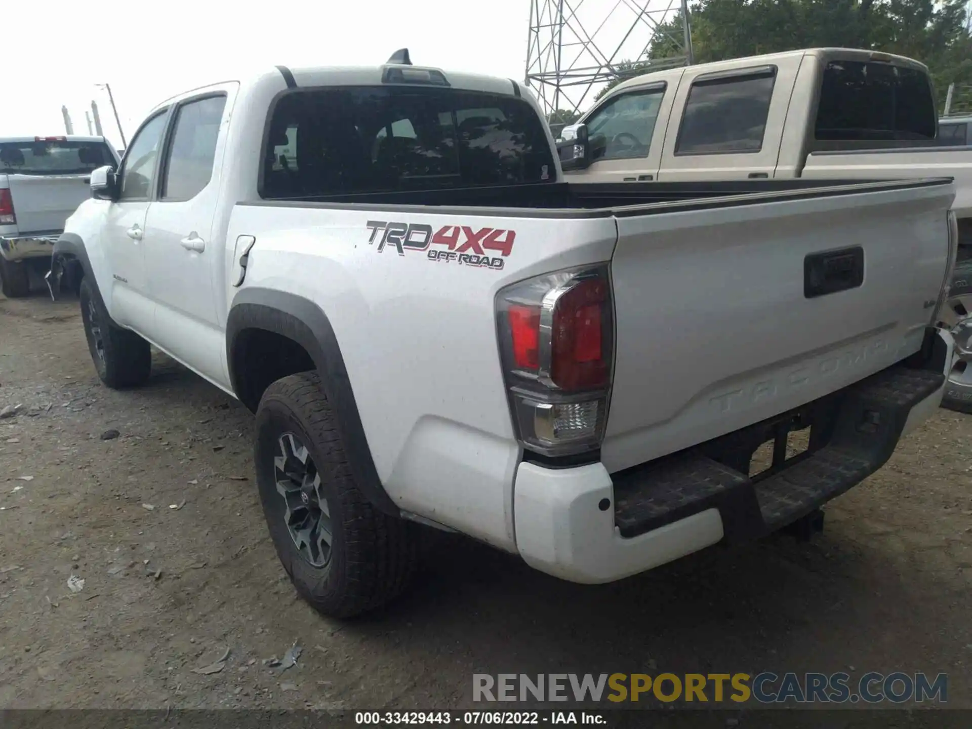 3 Photograph of a damaged car 5TFCZ5AN3MX268905 TOYOTA TACOMA 4WD 2021