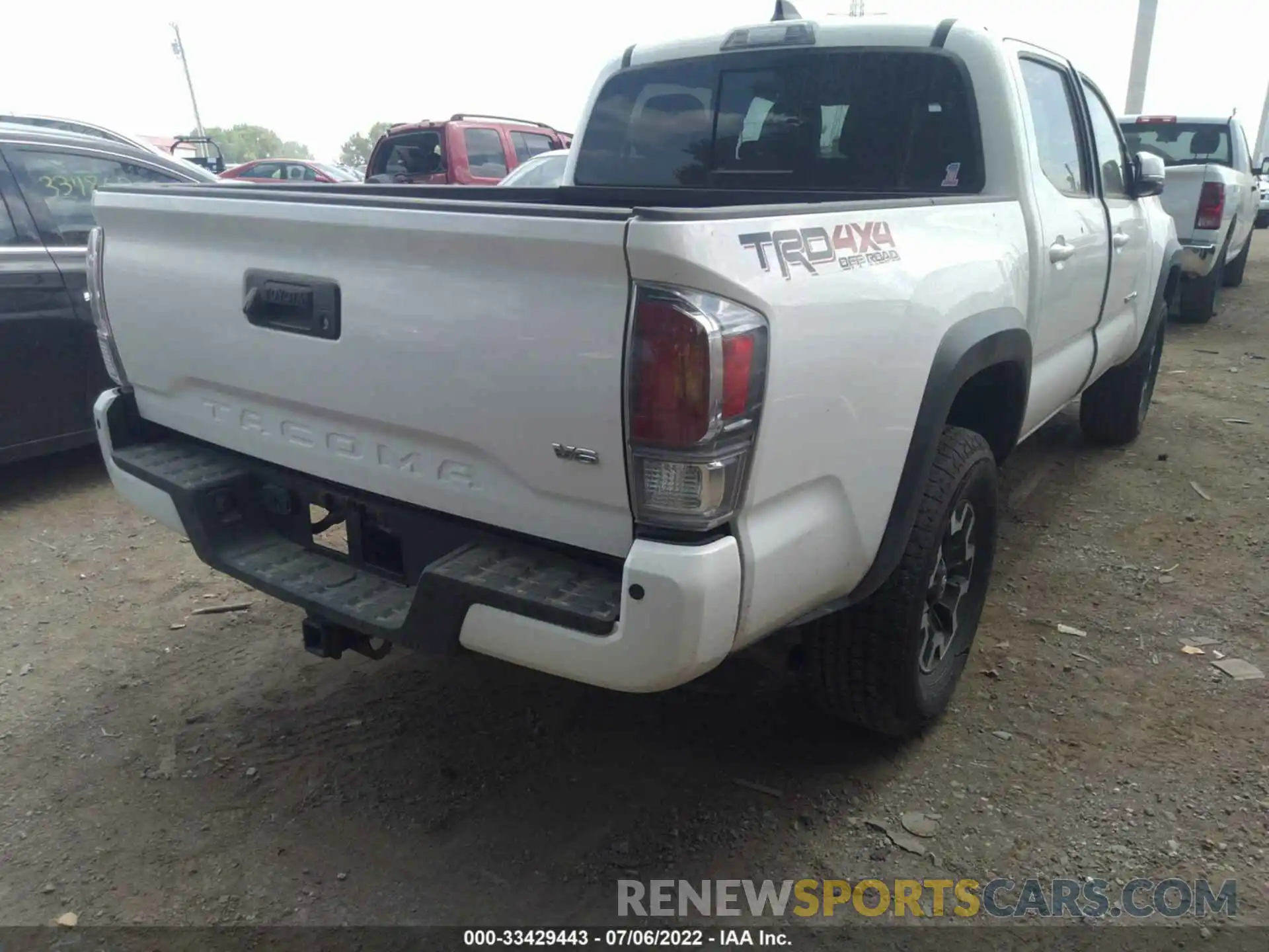 4 Photograph of a damaged car 5TFCZ5AN3MX268905 TOYOTA TACOMA 4WD 2021