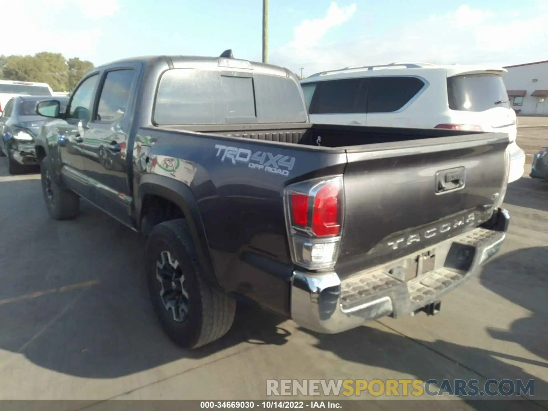 3 Photograph of a damaged car 5TFCZ5AN3MX272923 TOYOTA TACOMA 4WD 2021