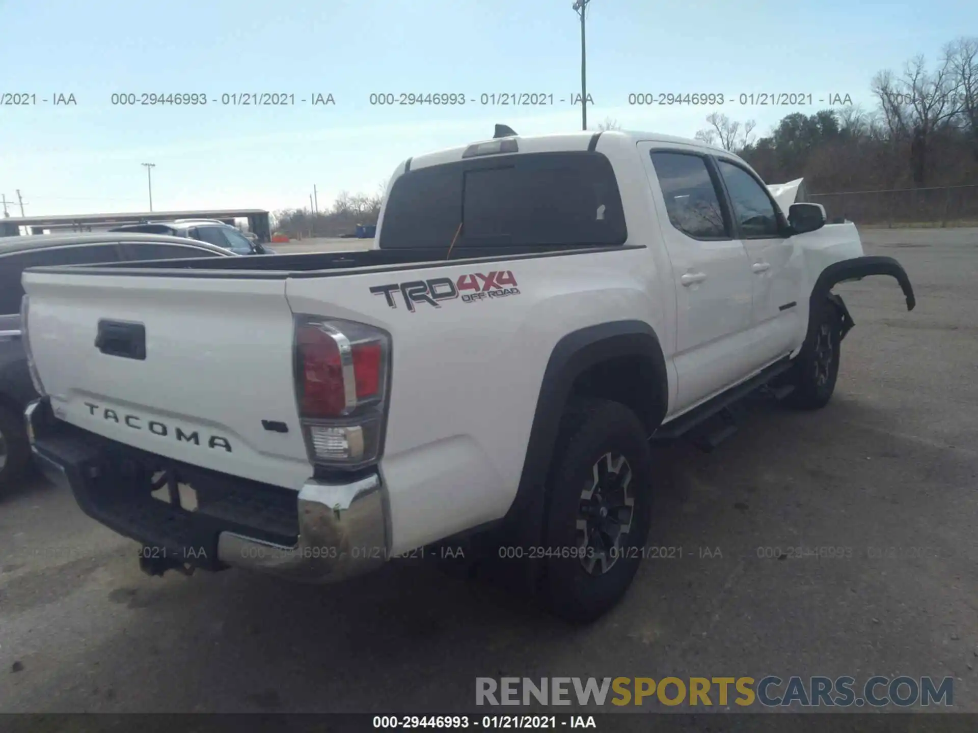 4 Фотография поврежденного автомобиля 5TFCZ5AN4MX245584 TOYOTA TACOMA 4WD 2021