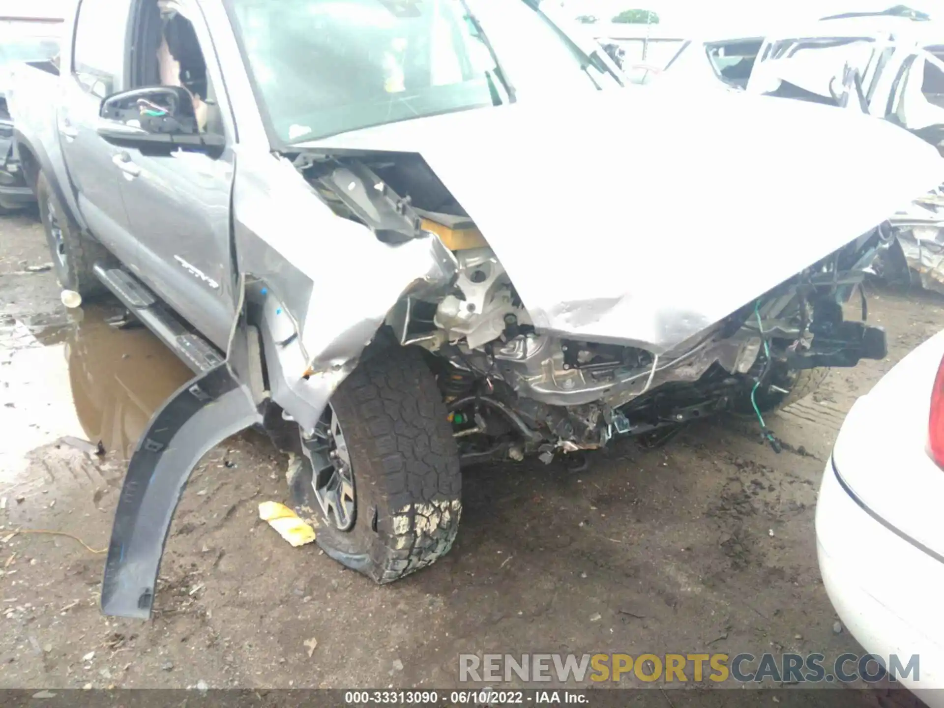 6 Photograph of a damaged car 5TFCZ5AN4MX252180 TOYOTA TACOMA 4WD 2021