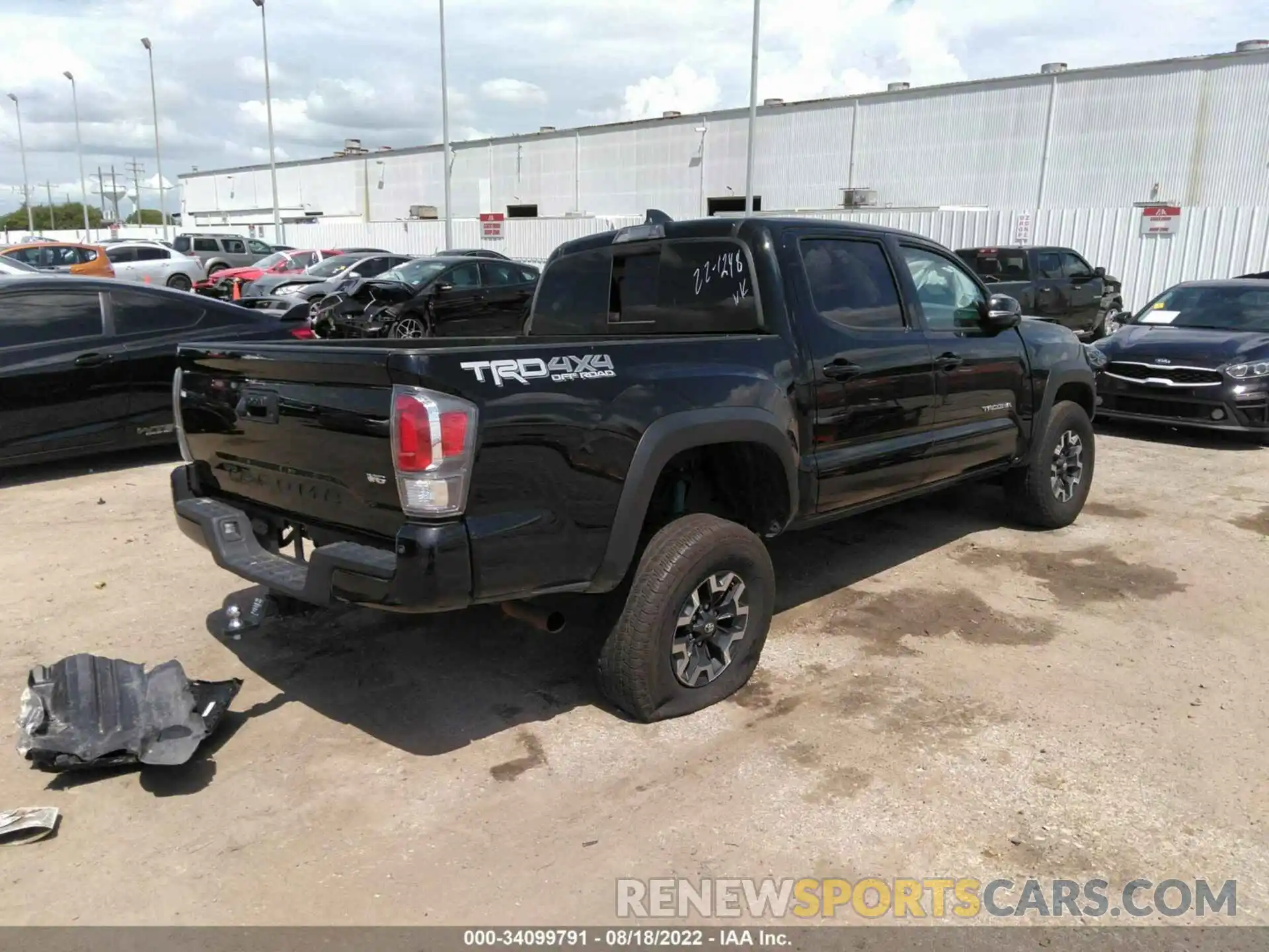 4 Photograph of a damaged car 5TFCZ5AN4MX264443 TOYOTA TACOMA 4WD 2021