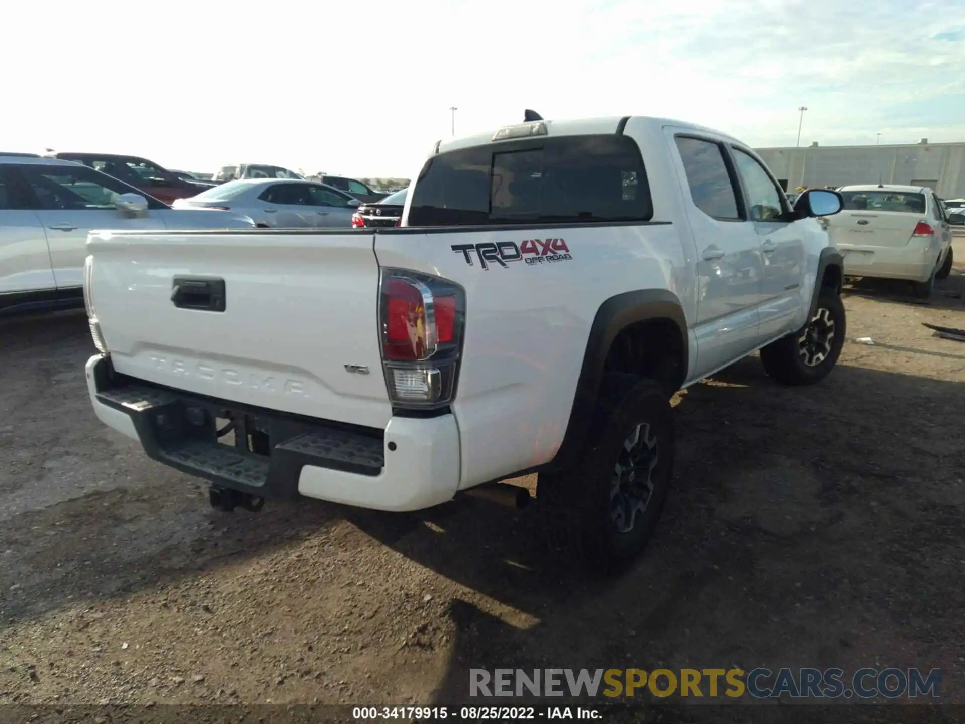 4 Photograph of a damaged car 5TFCZ5AN4MX271425 TOYOTA TACOMA 4WD 2021