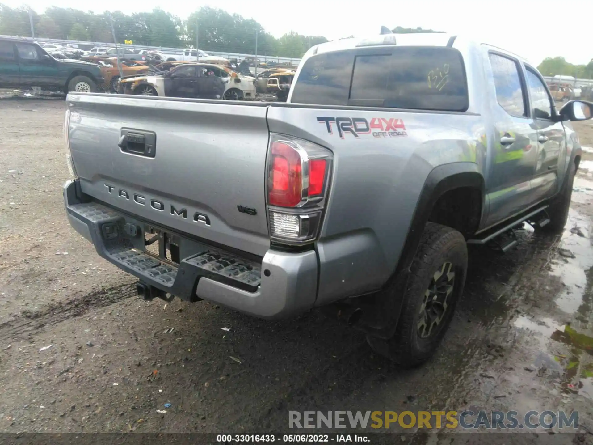 4 Photograph of a damaged car 5TFCZ5AN5MX249952 TOYOTA TACOMA 4WD 2021